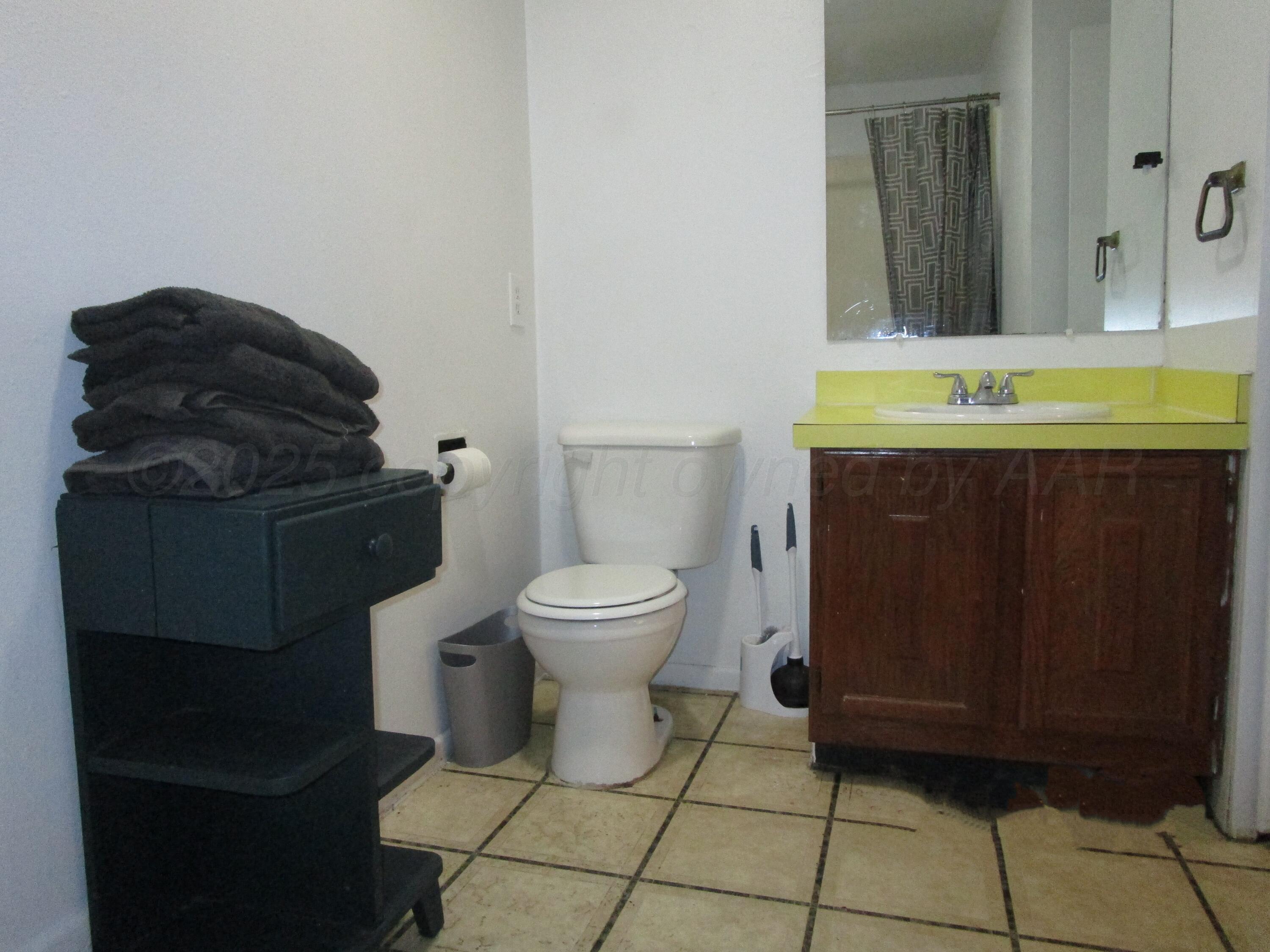 200 W 7th, B Property Photo 6