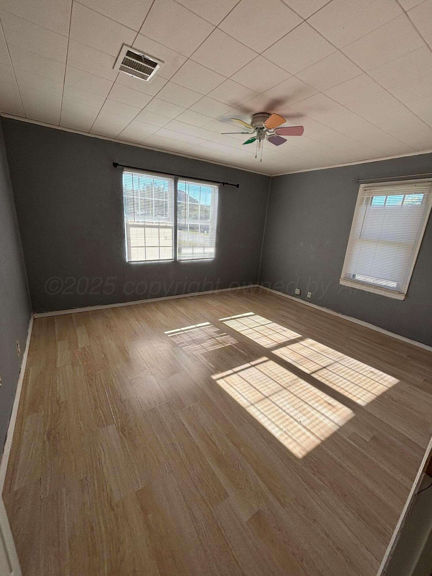 320 Summit Property Photo 8