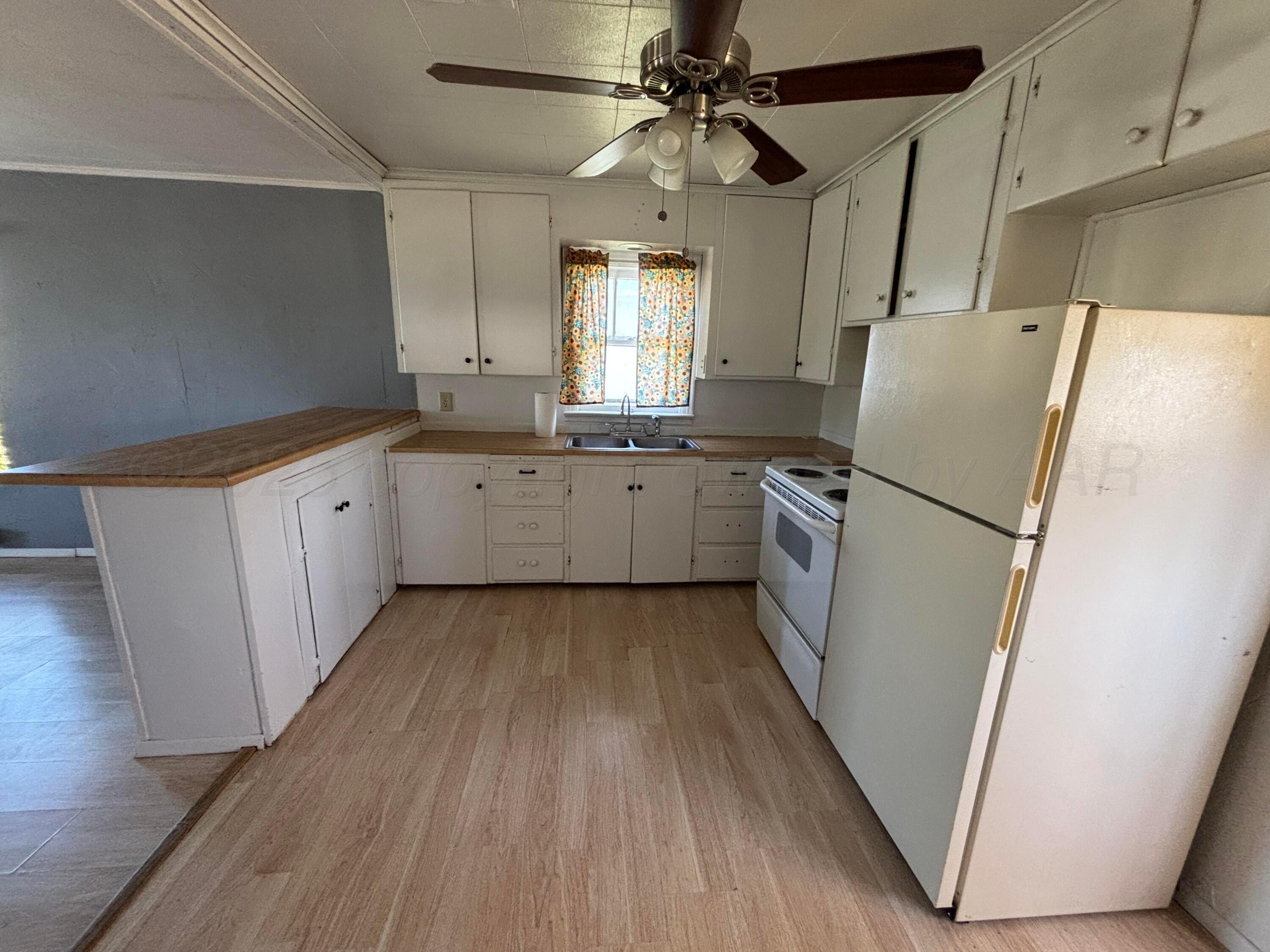 320 Summit Property Photo 14