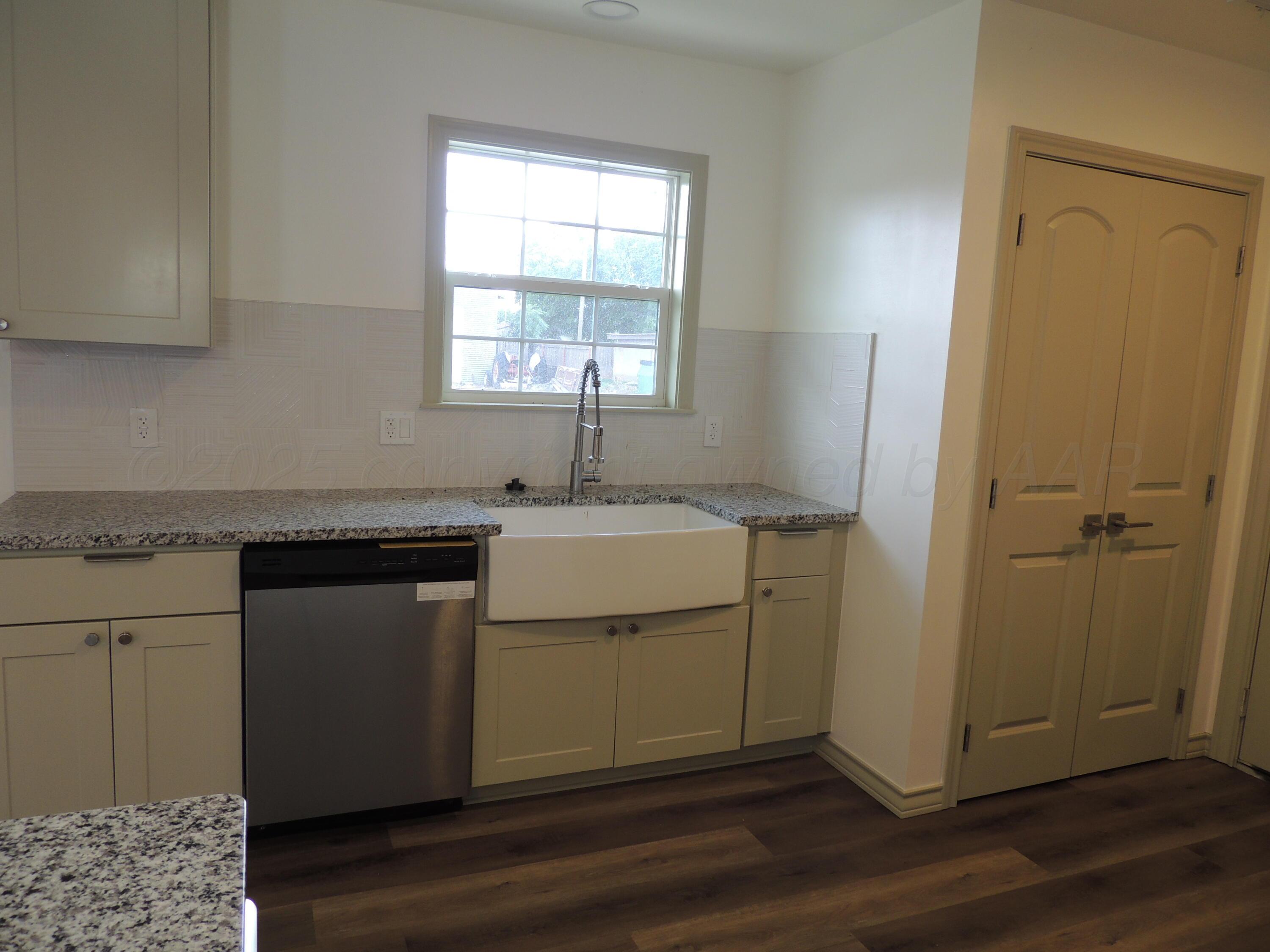 501 N Irving Street Property Photo 25