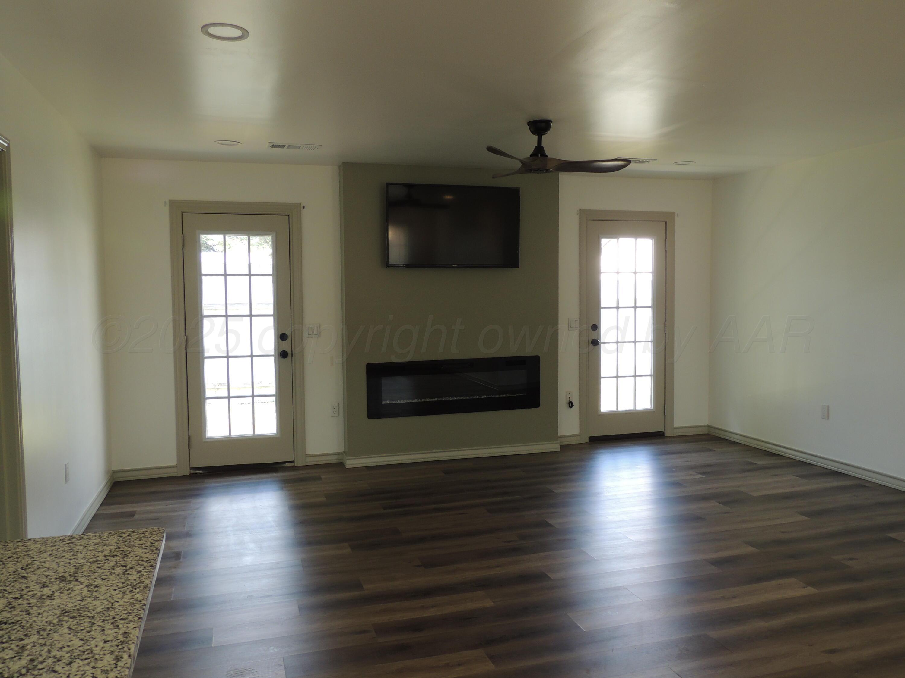 501 N Irving Street Property Photo 8