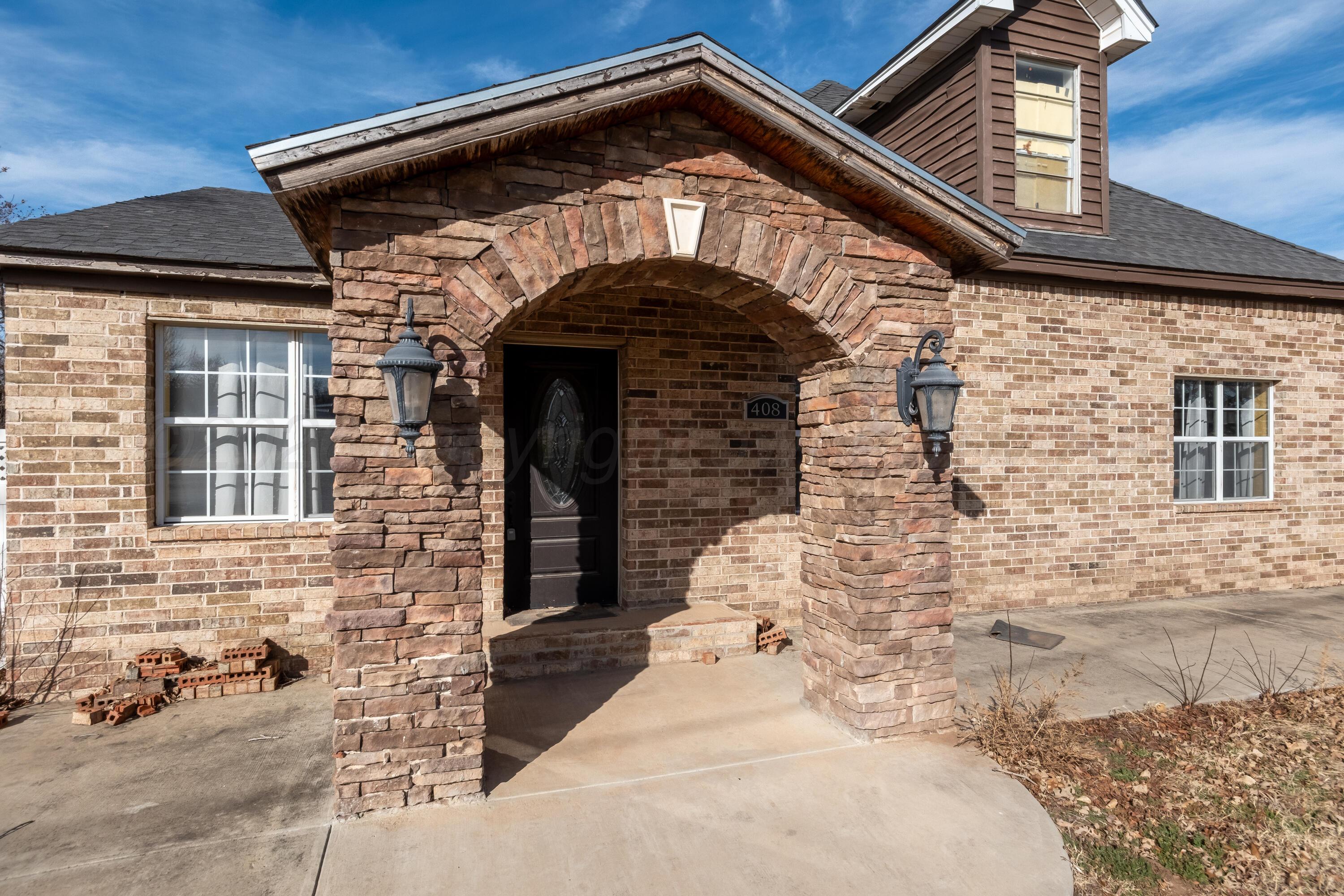 408 W Oklahoma Avenue Property Photo 1