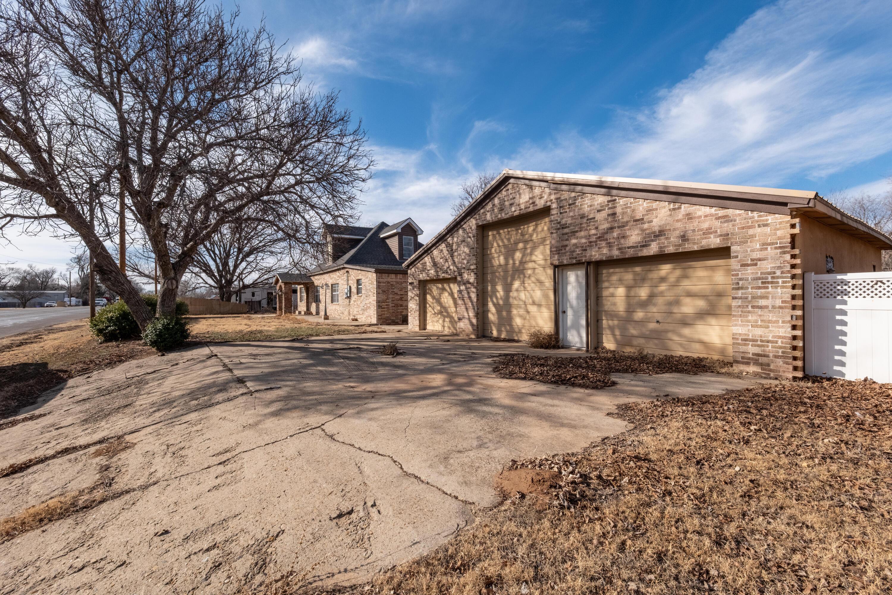408 W Oklahoma Avenue Property Photo 2