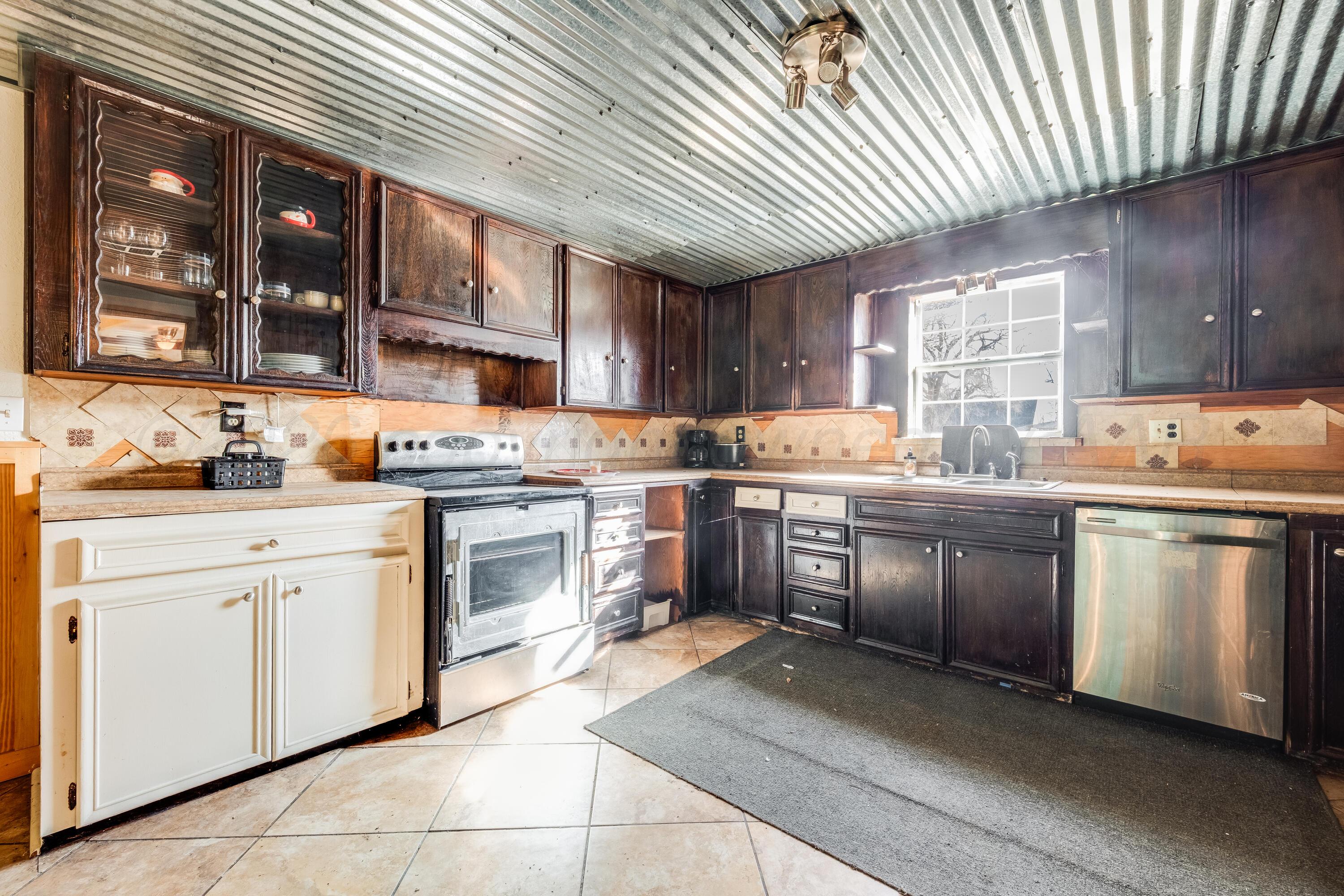408 W Oklahoma Avenue Property Photo 8