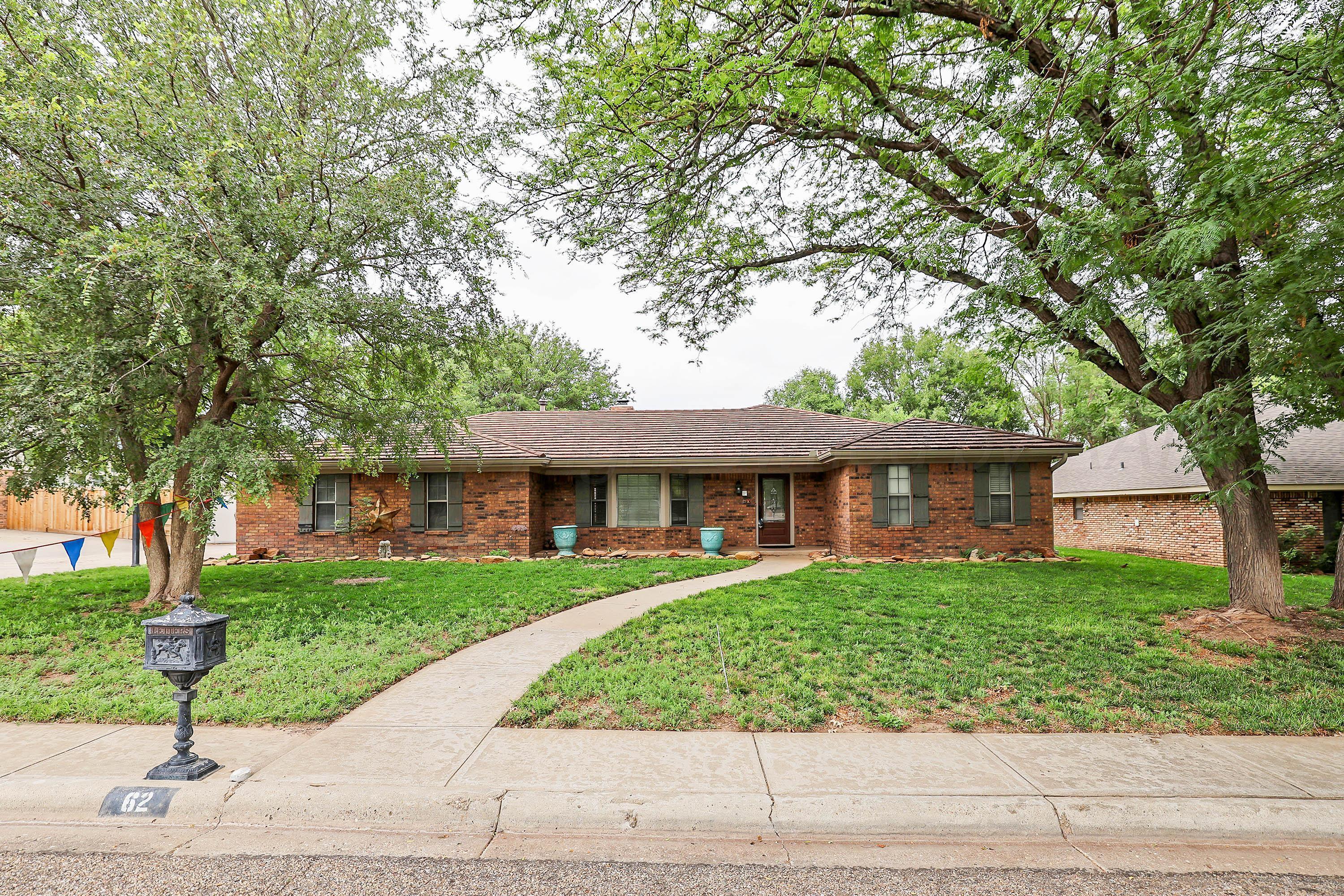 62 HUNSLEY HILLS Boulevard Property Photo 1