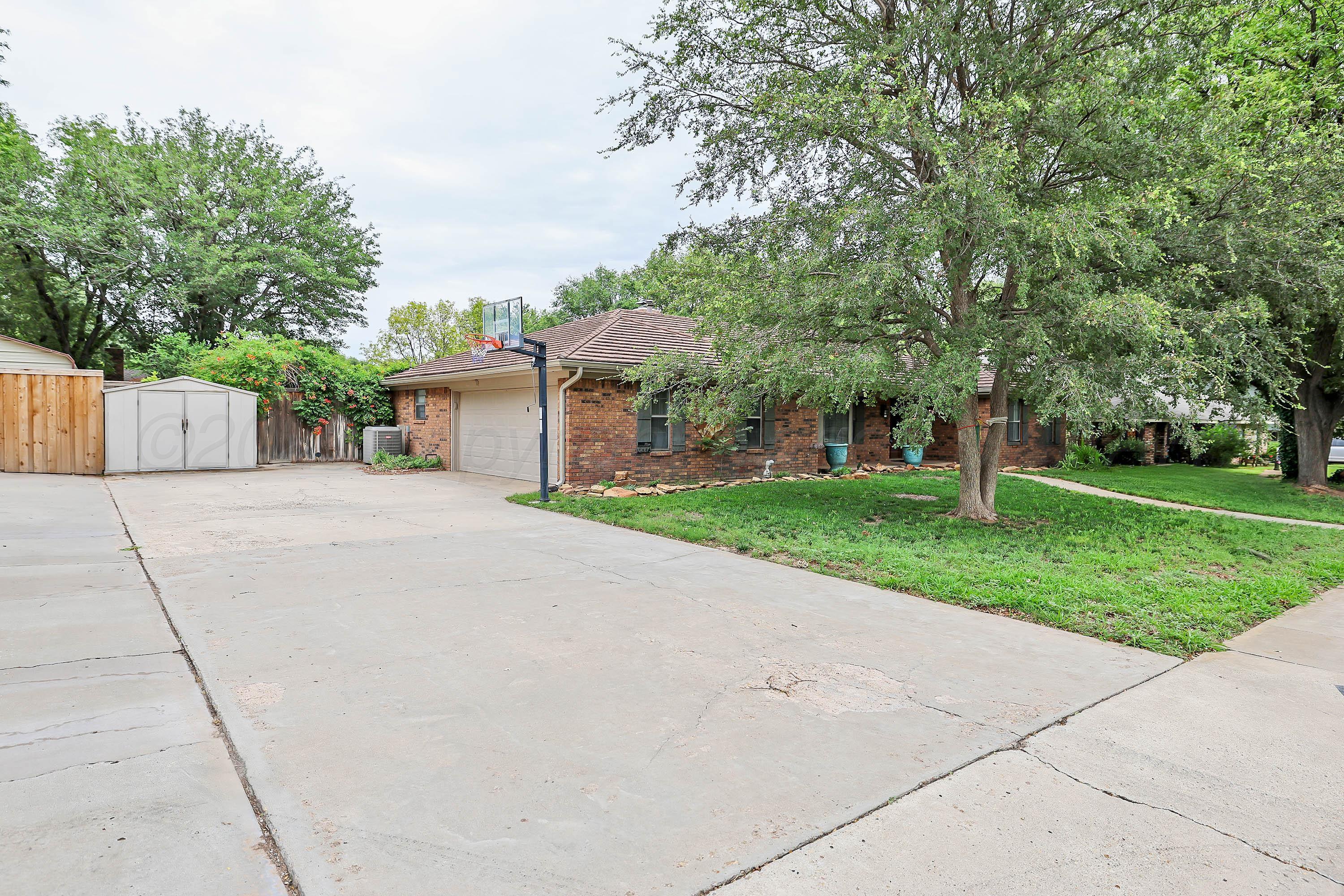 62 Hunsley Hills Boulevard Property Photo 2