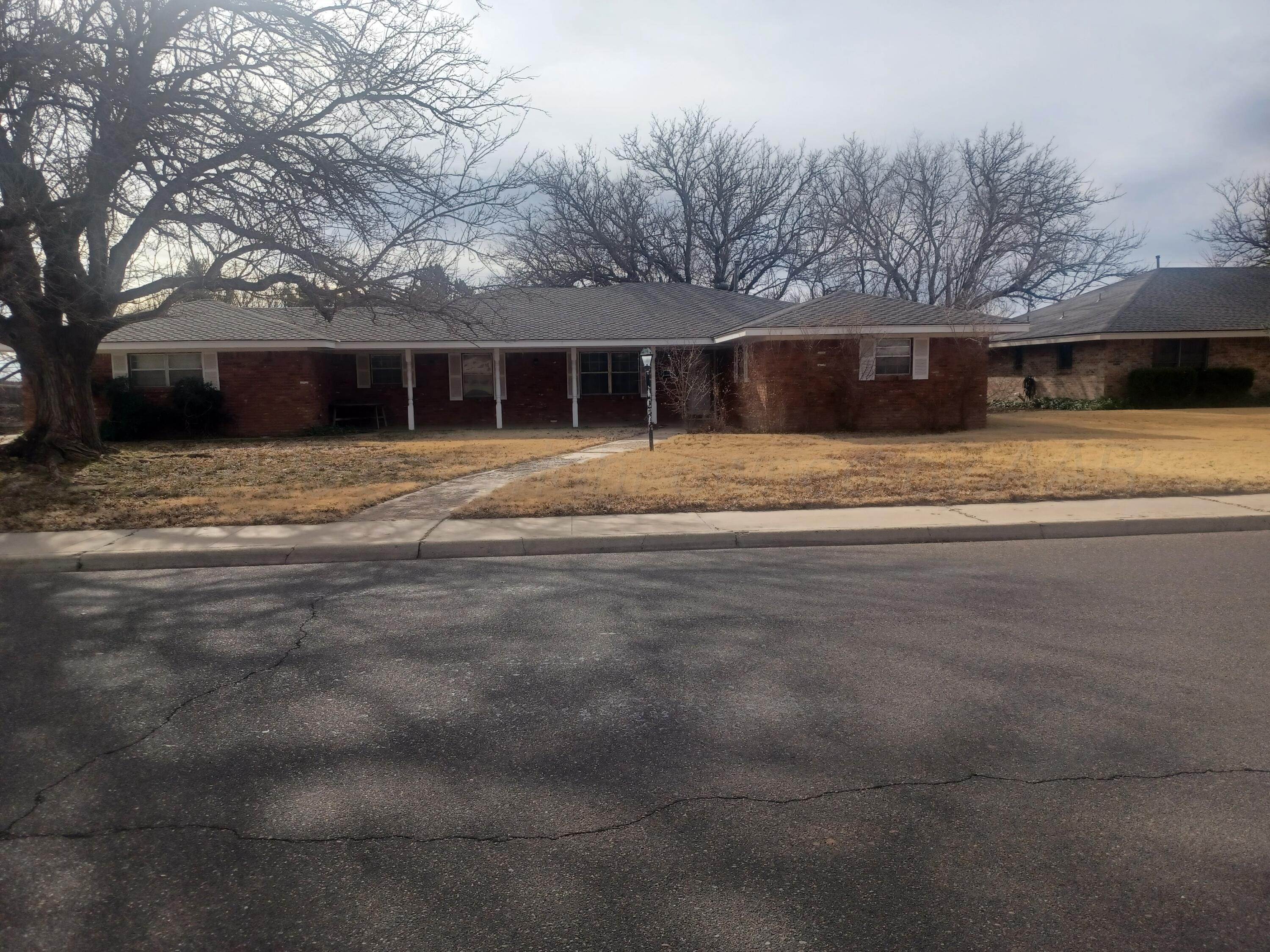 1118 Hillcrest Drive Property Photo 1