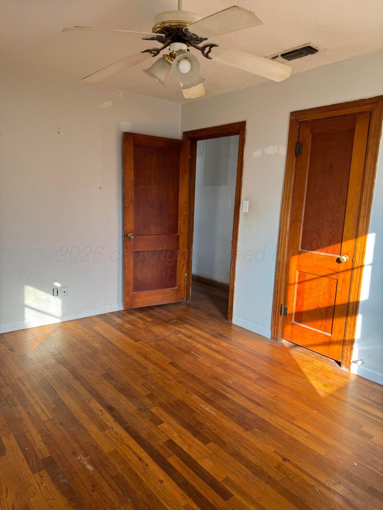 419 E Cheyenne Avenue Property Photo 4