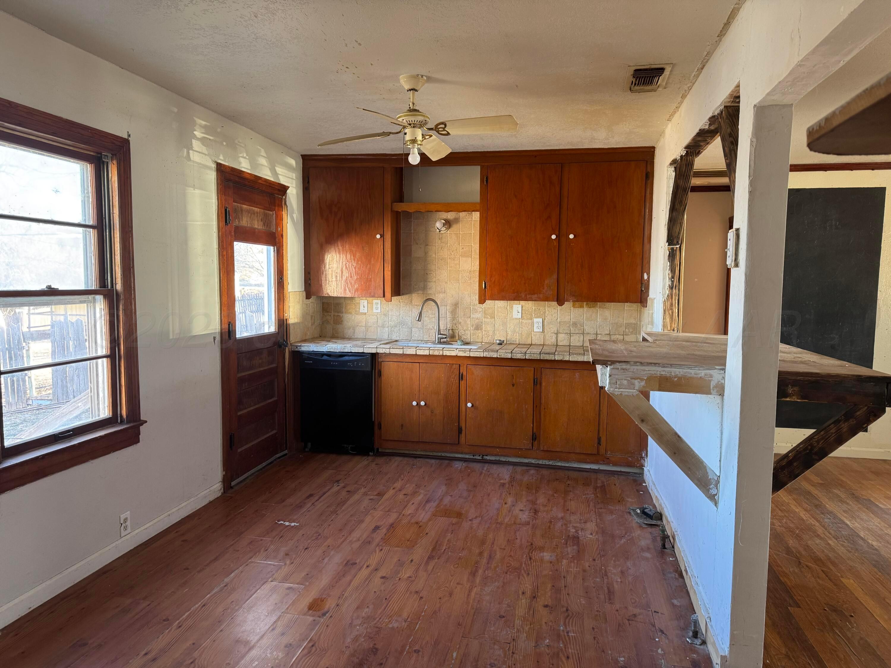 419 E Cheyenne Avenue Property Photo 6