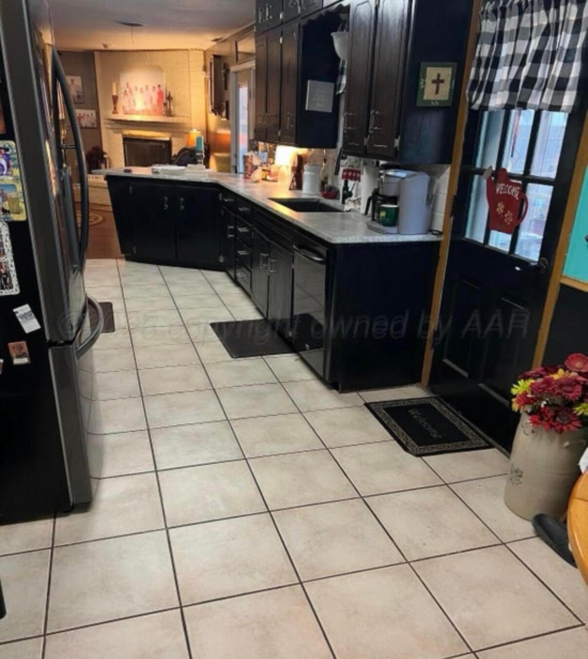 2529 N Aspen Drive Property Photo 4