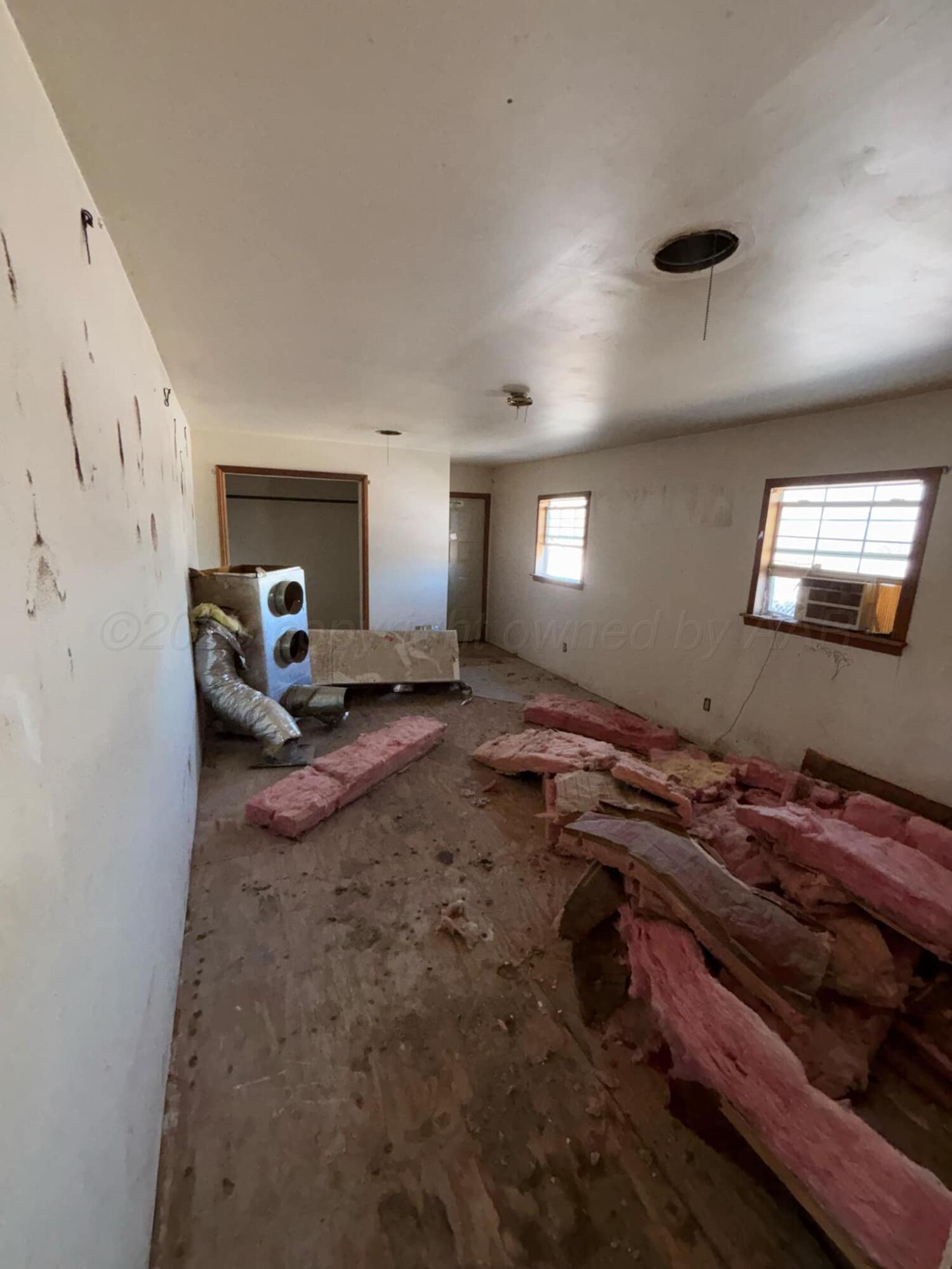 4201 Long Property Photo 3