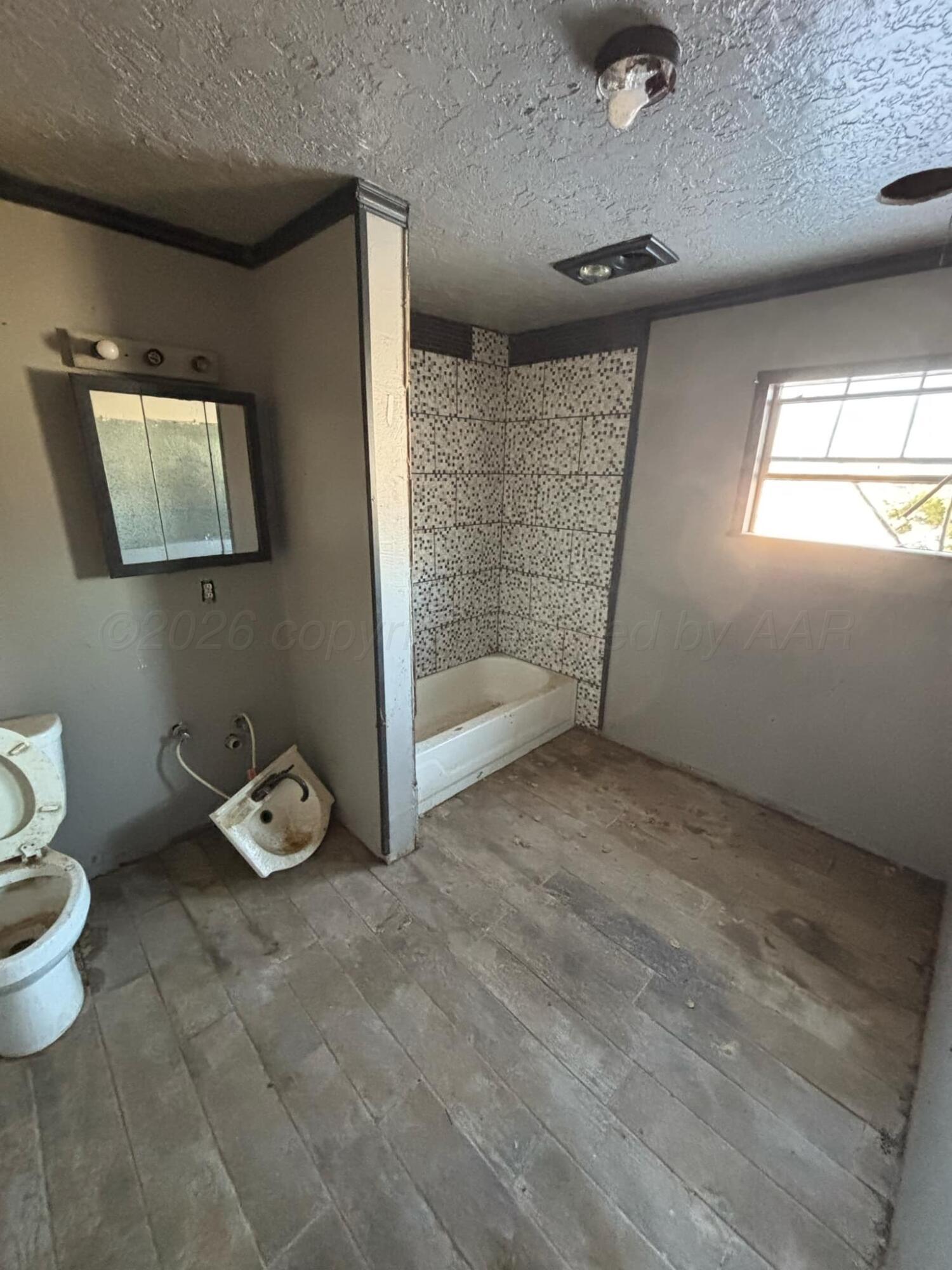 4201 Long Property Photo 6
