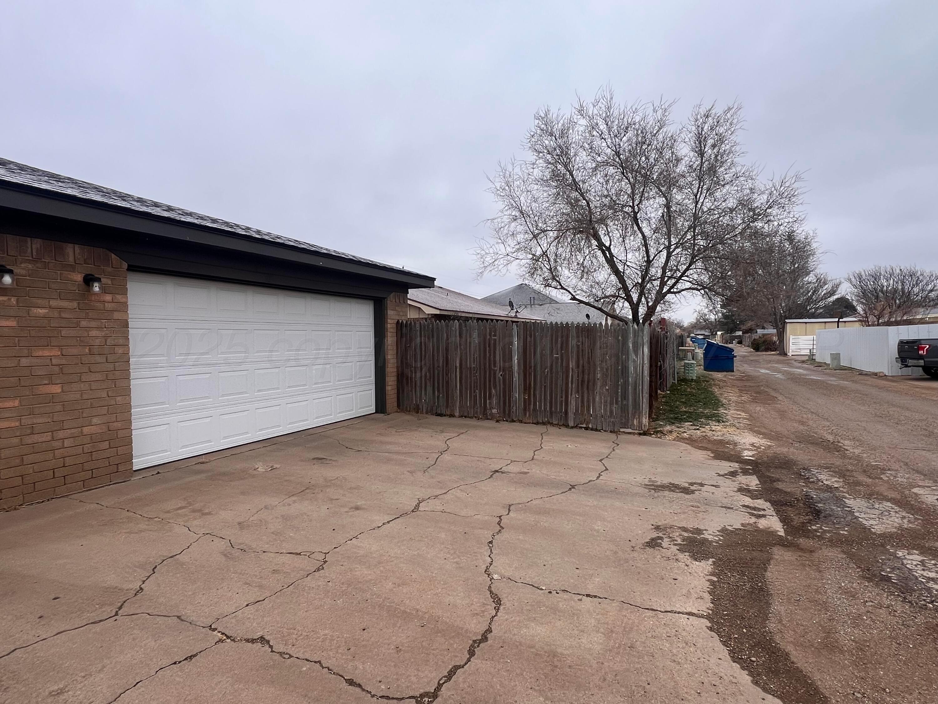 525 W 15th Street Property Photo 6