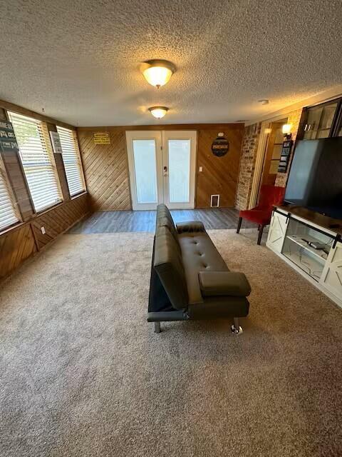 7040 Fulham Drive Property Photo 4