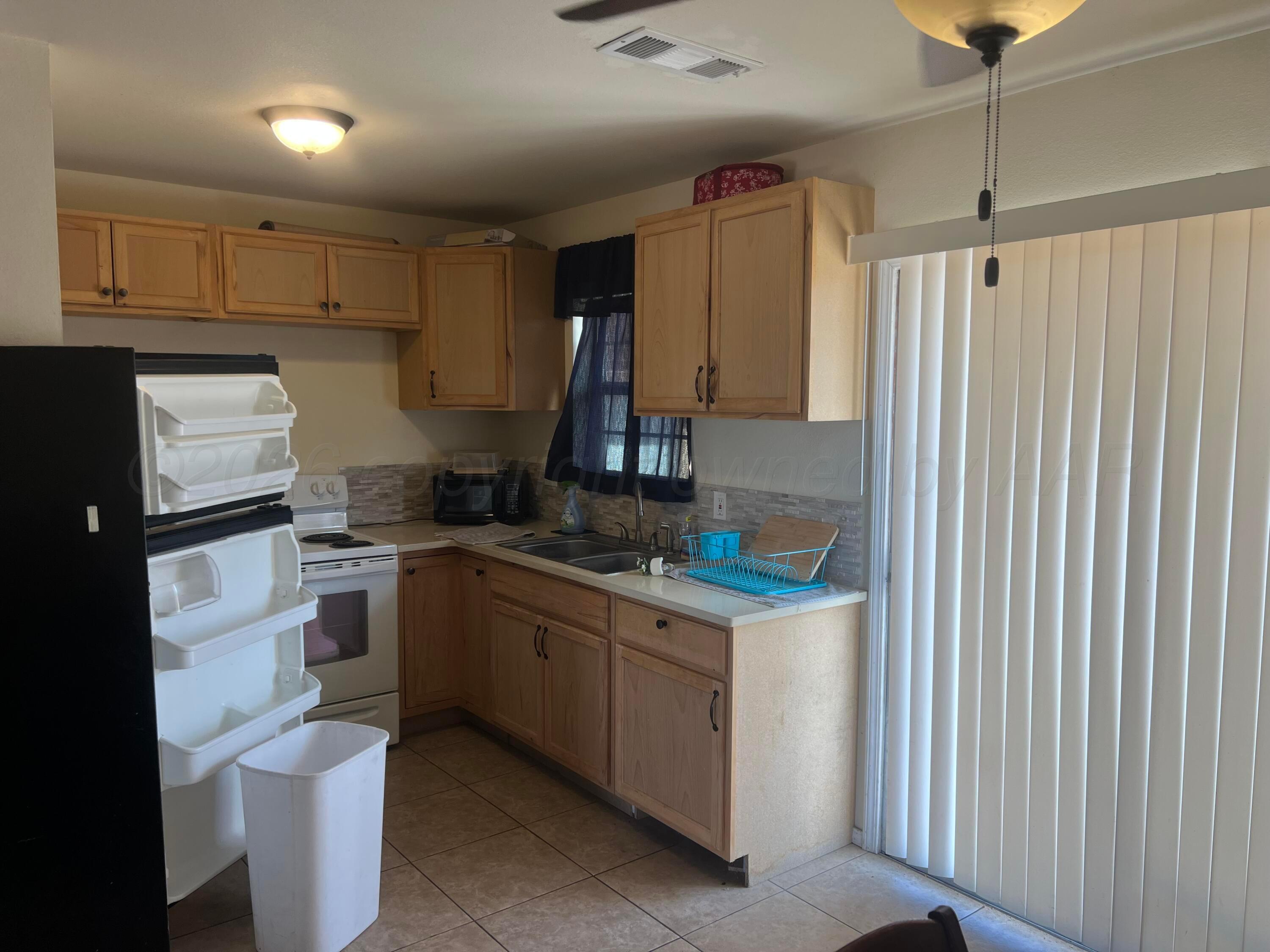 823 Latimer Street Property Photo 7