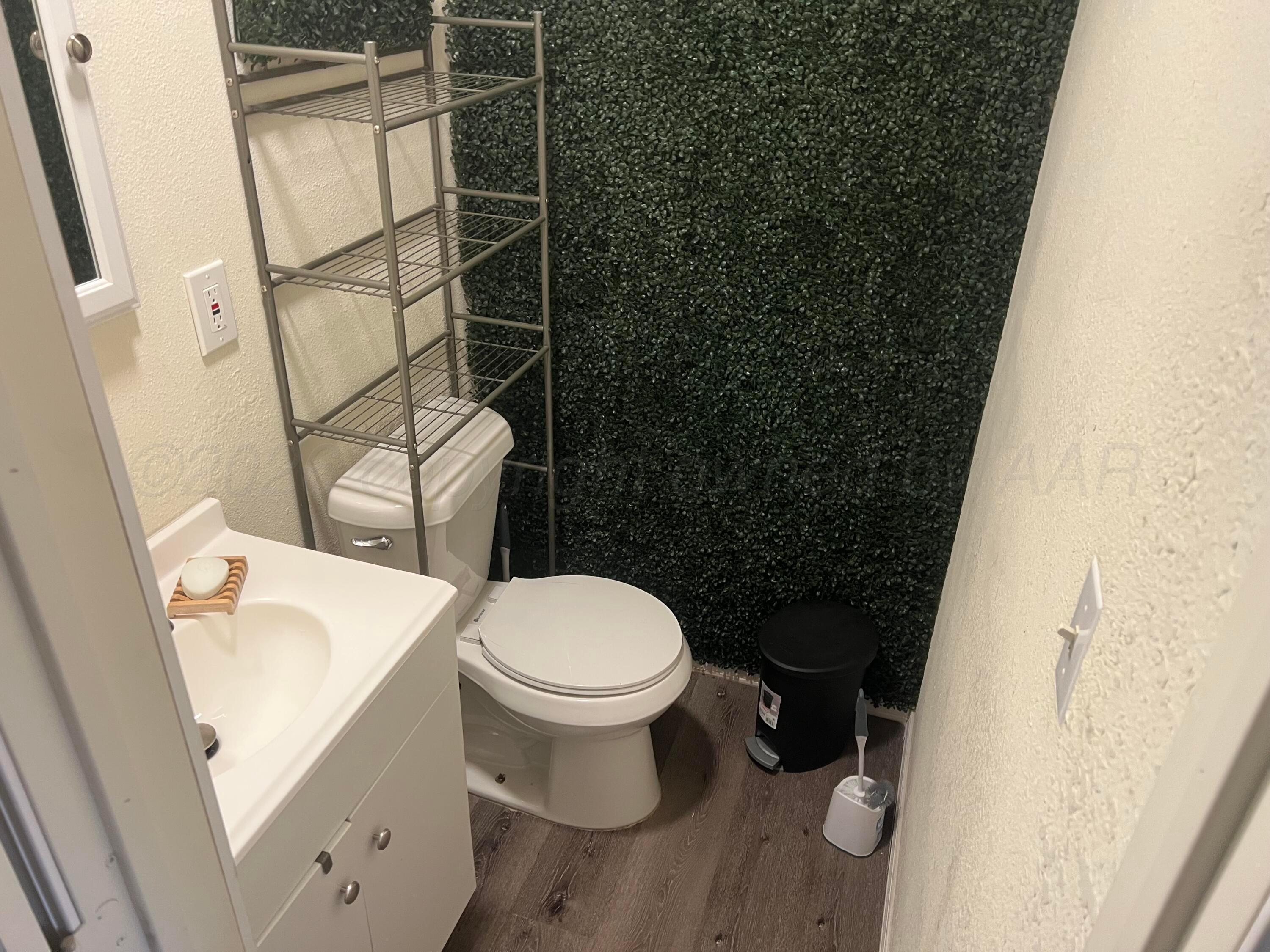 823 Latimer Street Property Photo 27