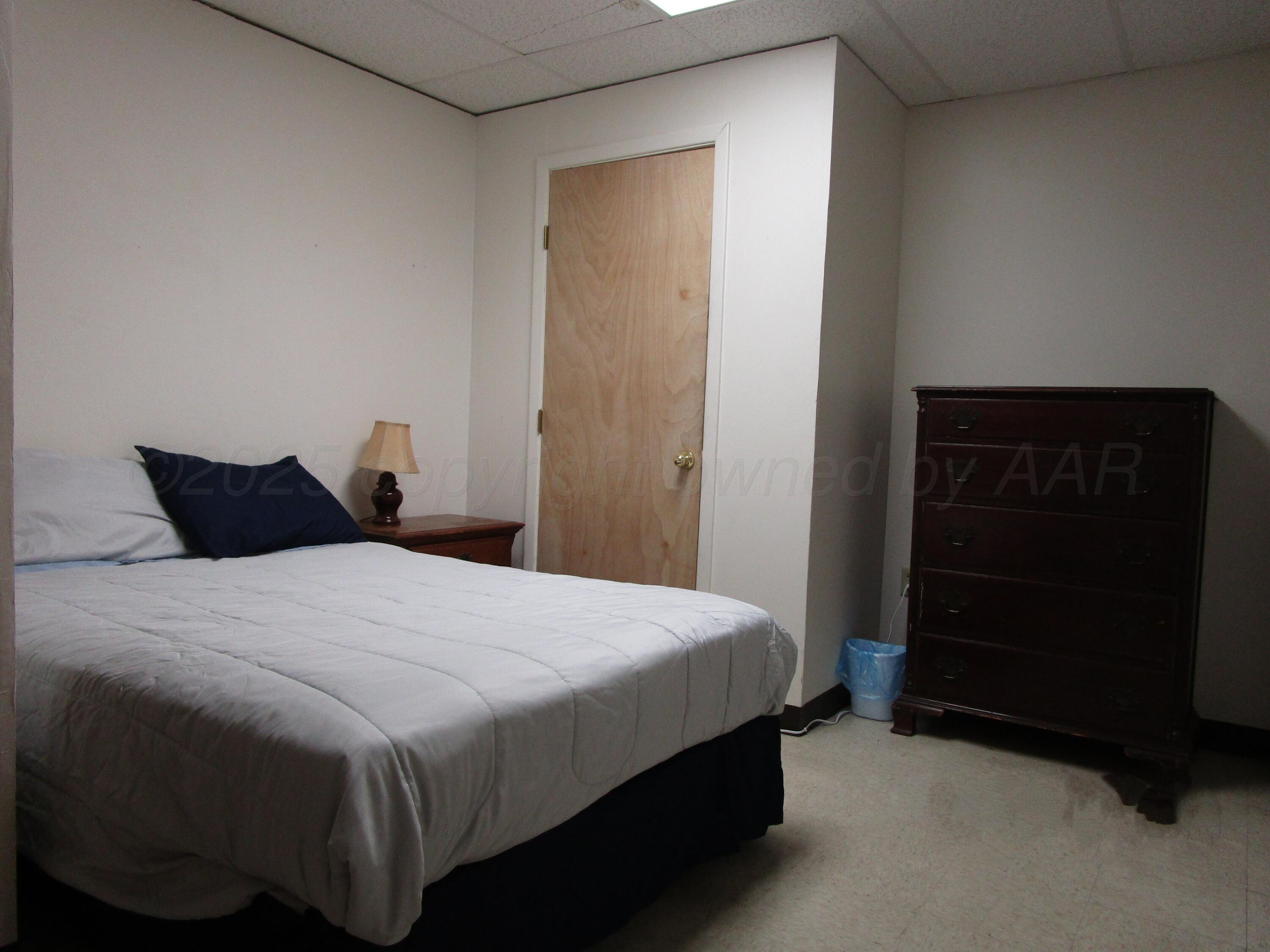 704 Deahl Street Property Photo 6