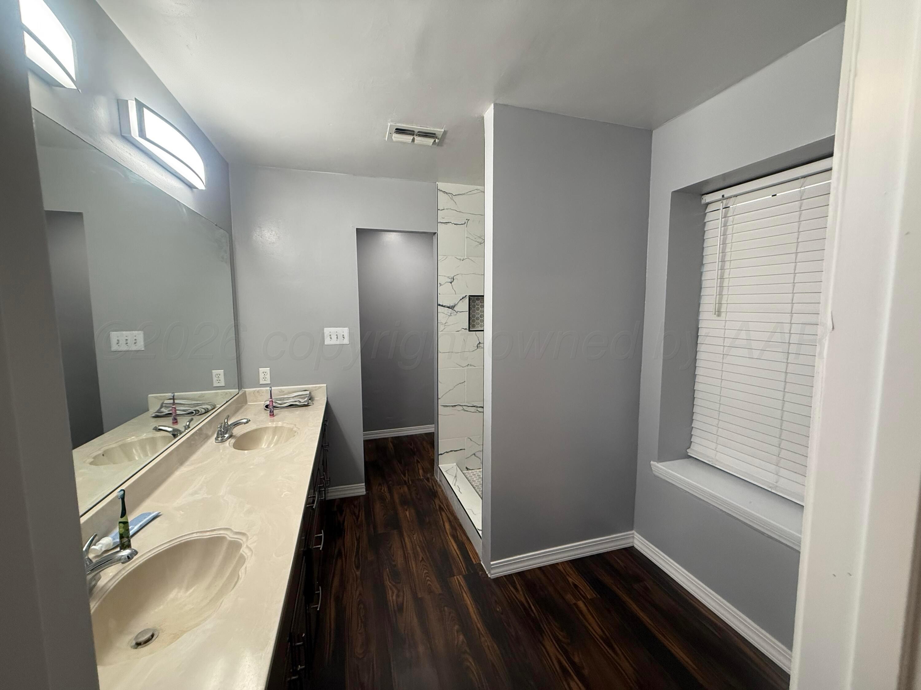 3321 S Birch Street Property Photo 9