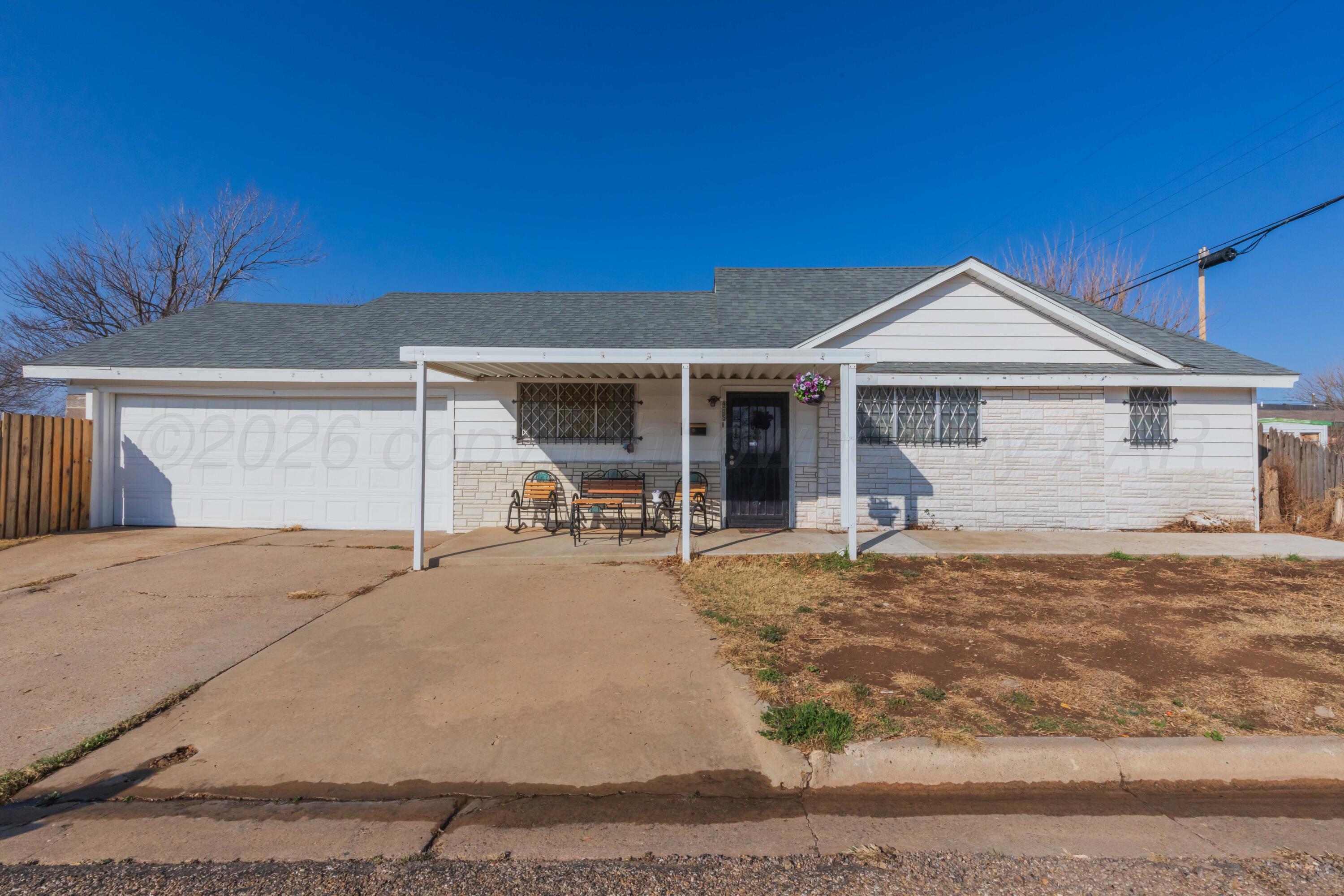 905 N Travis Street Property Photo 2