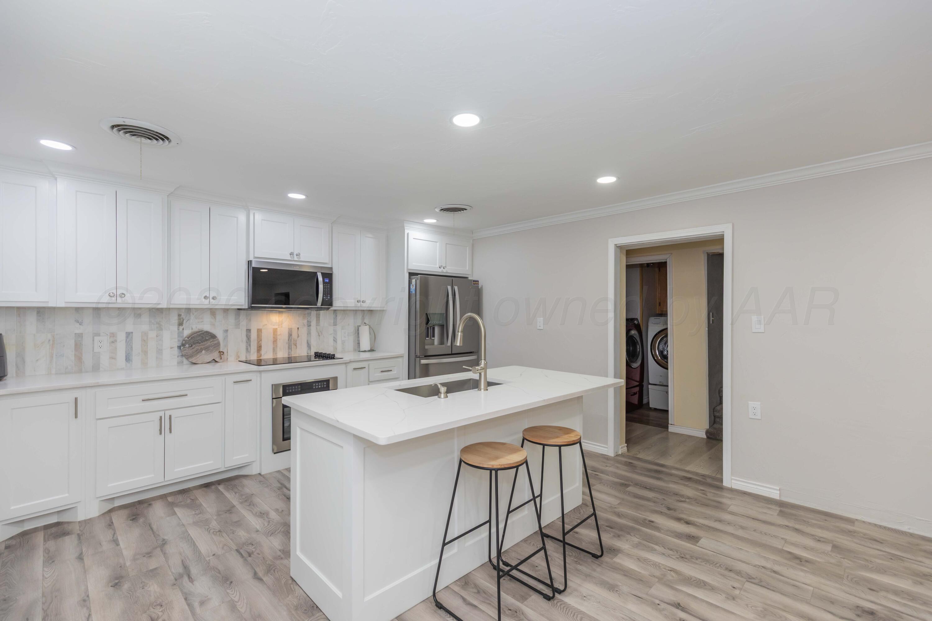 905 N Travis Street Property Photo 13