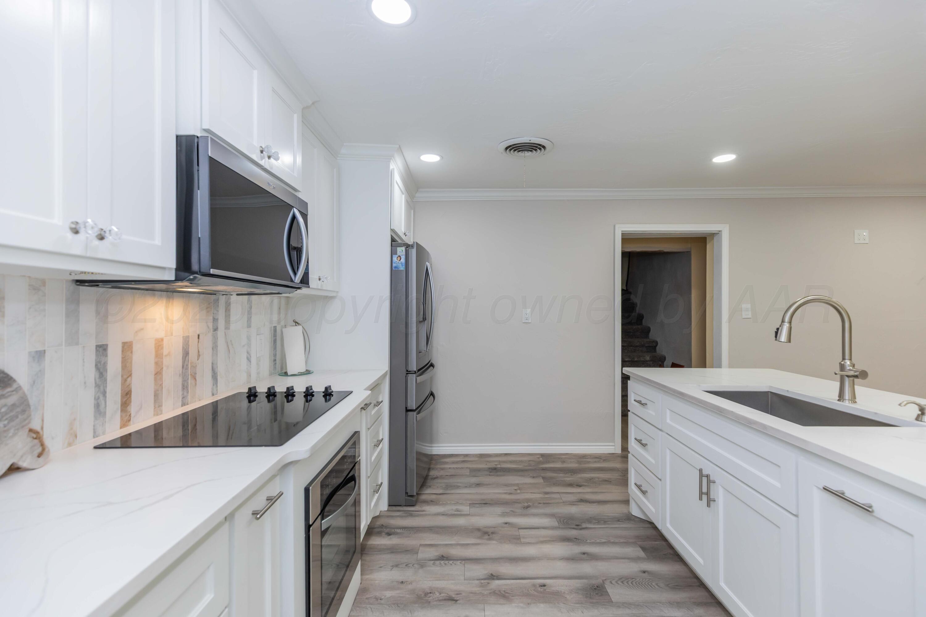 905 N Travis Street Property Photo 16