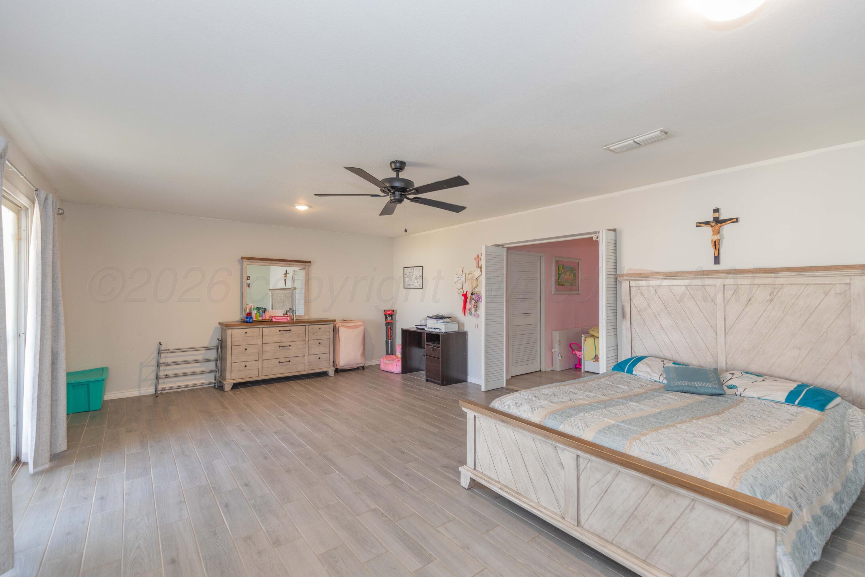 905 N Travis Street Property Photo 18