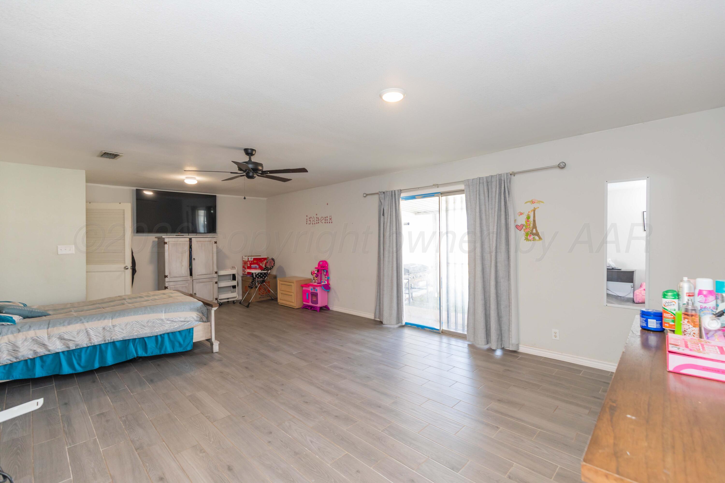 905 N Travis Street Property Photo 19