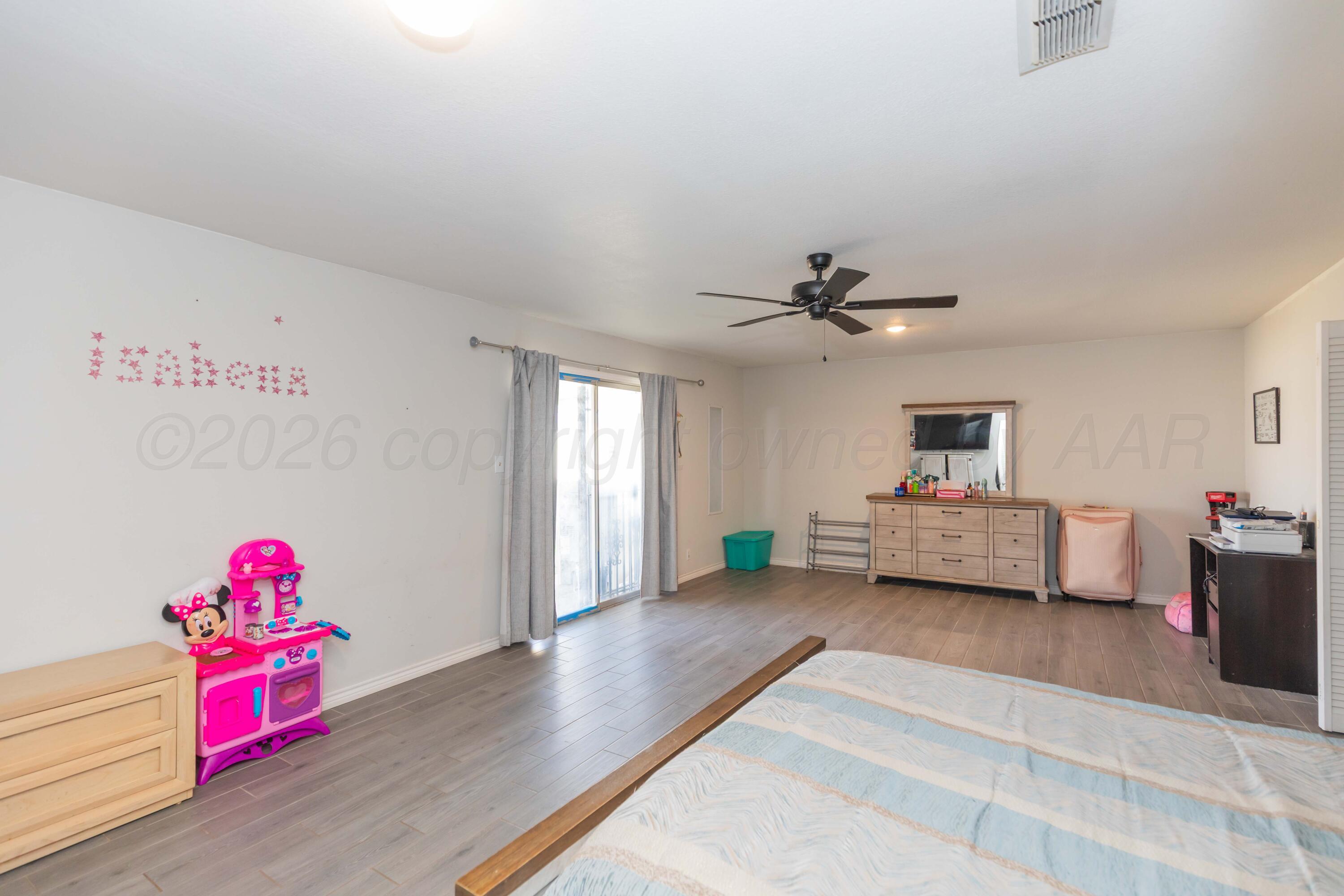 905 N Travis Street Property Photo 21