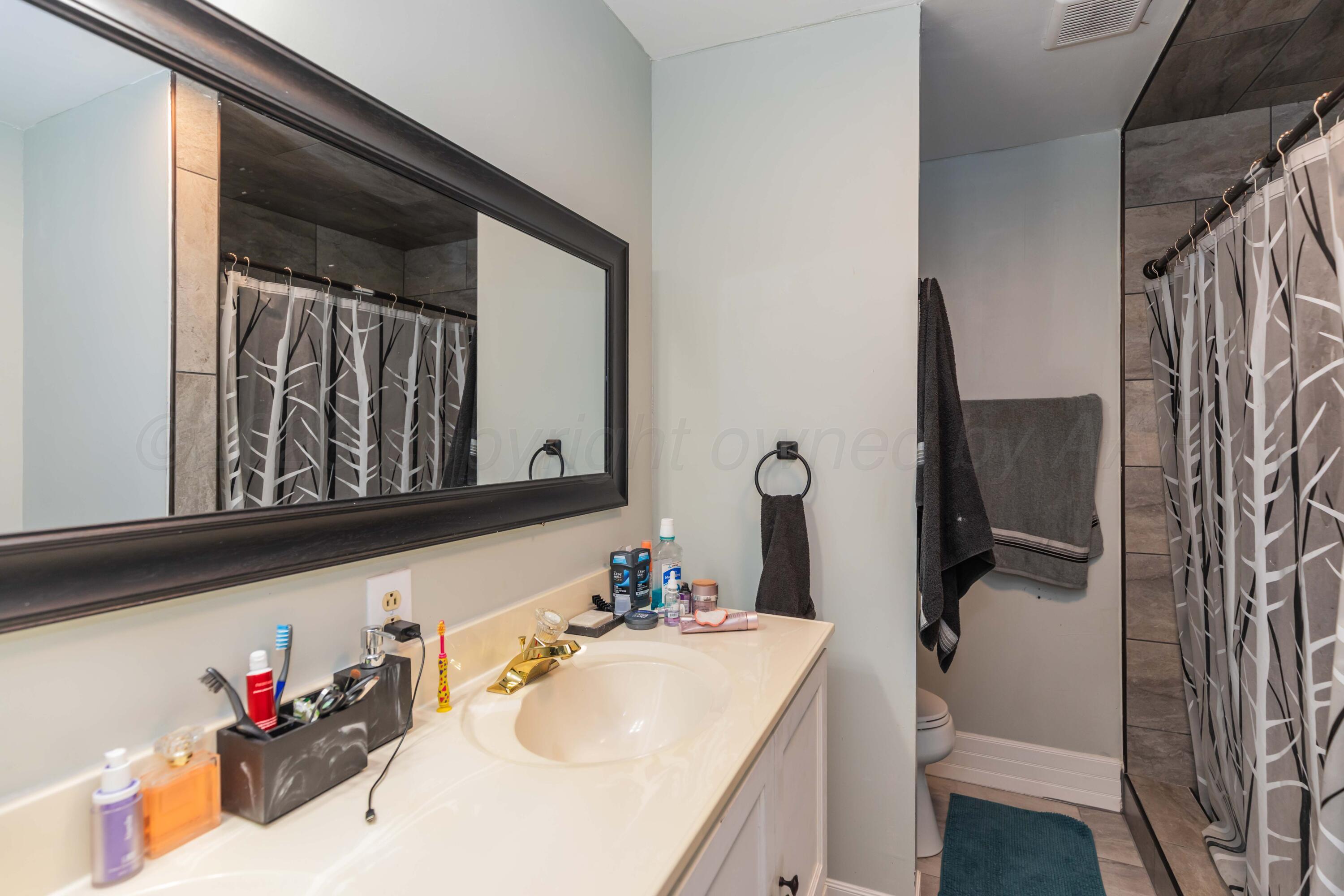 905 N Travis Street Property Photo 22
