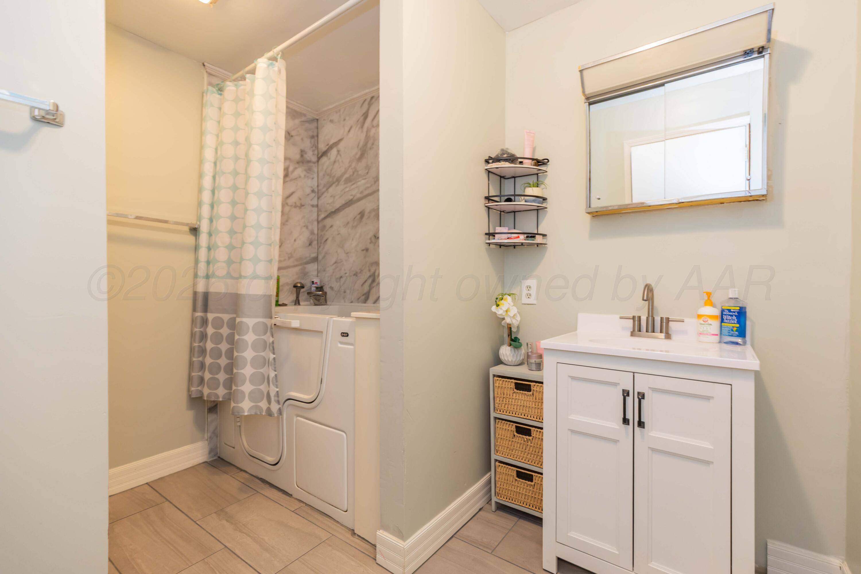 905 N Travis Street Property Photo 26