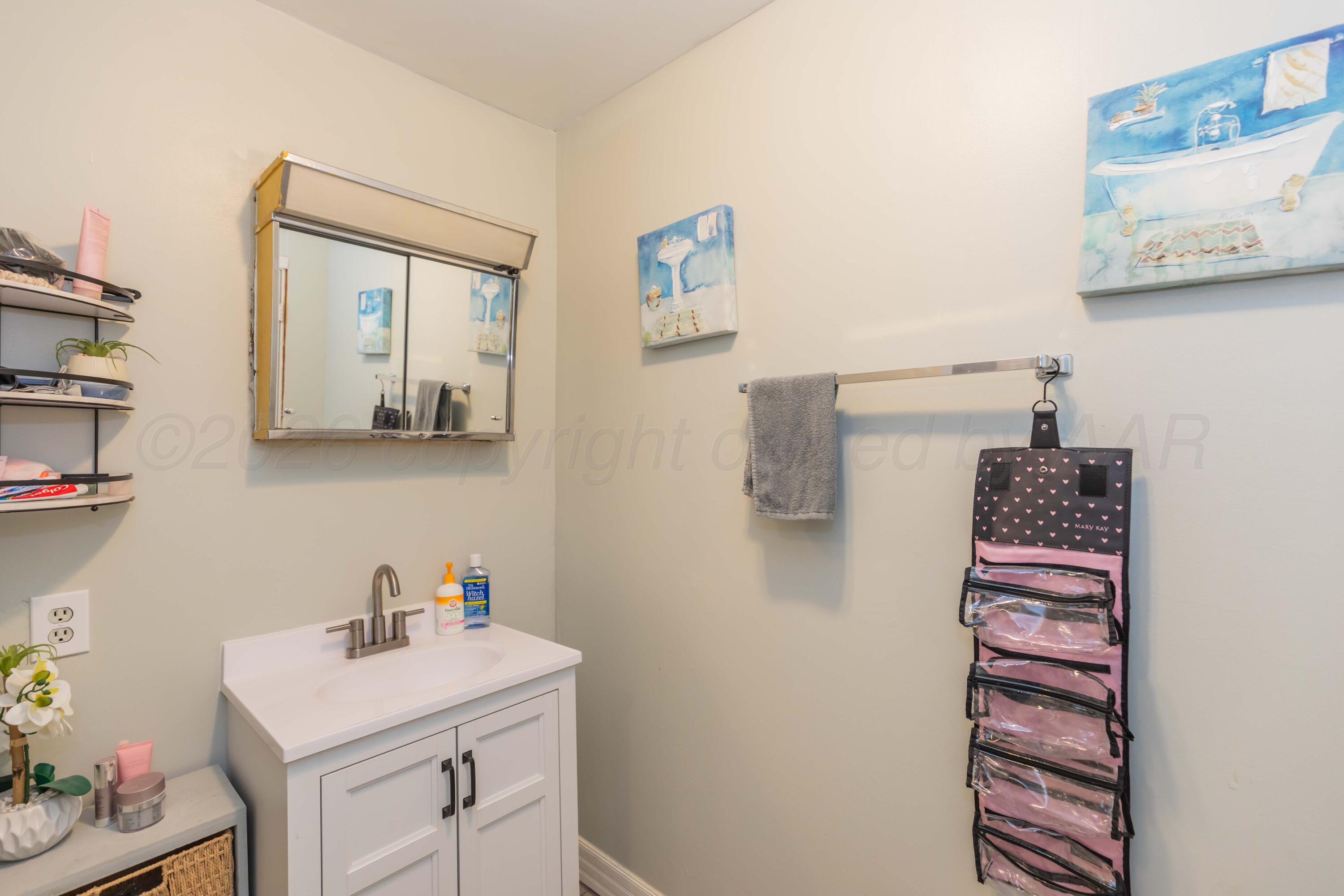 905 N Travis Street Property Photo 27