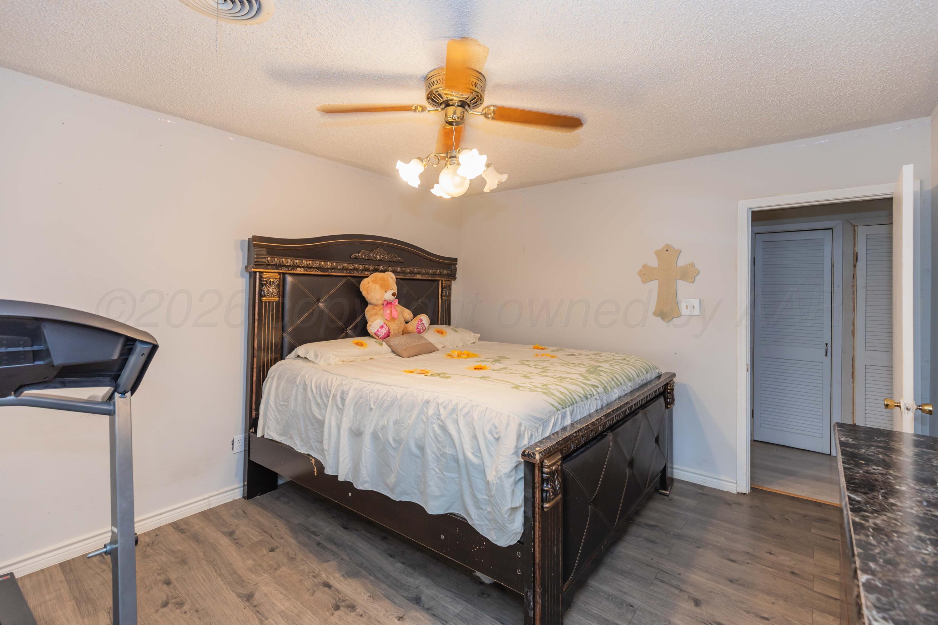 905 N Travis Street Property Photo 30