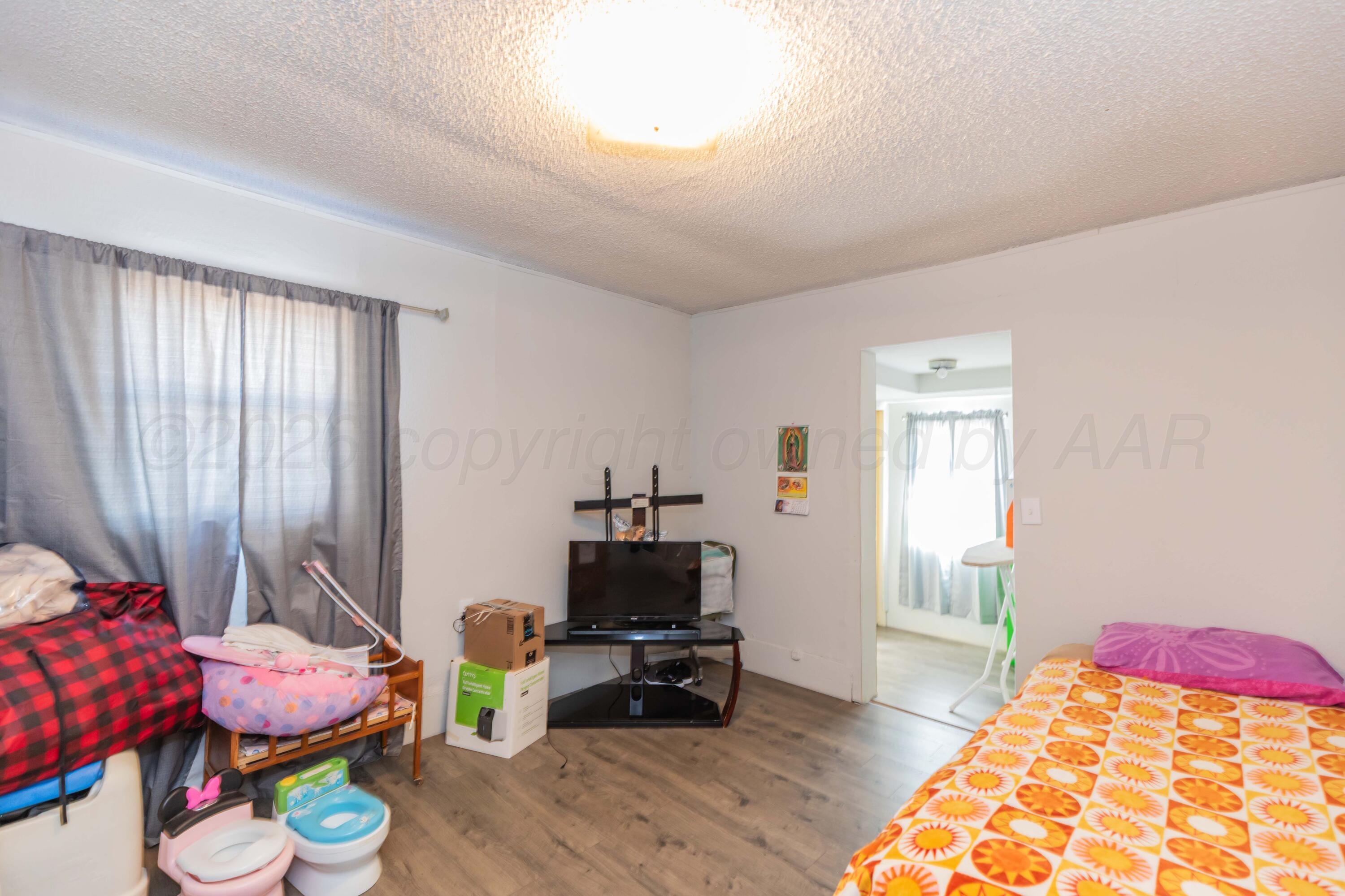 905 N Travis Street Property Photo 31