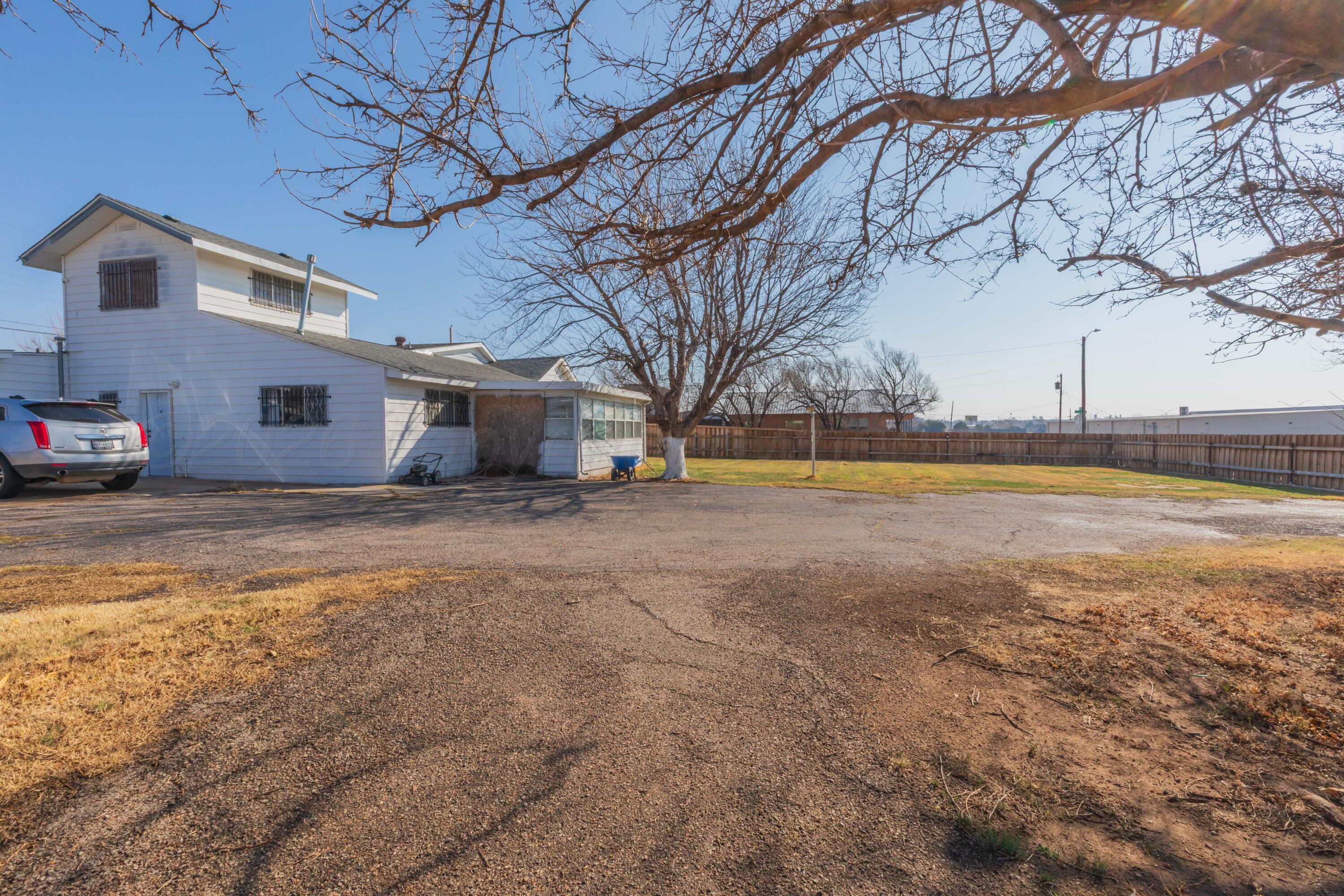 905 N Travis Street Property Photo 41