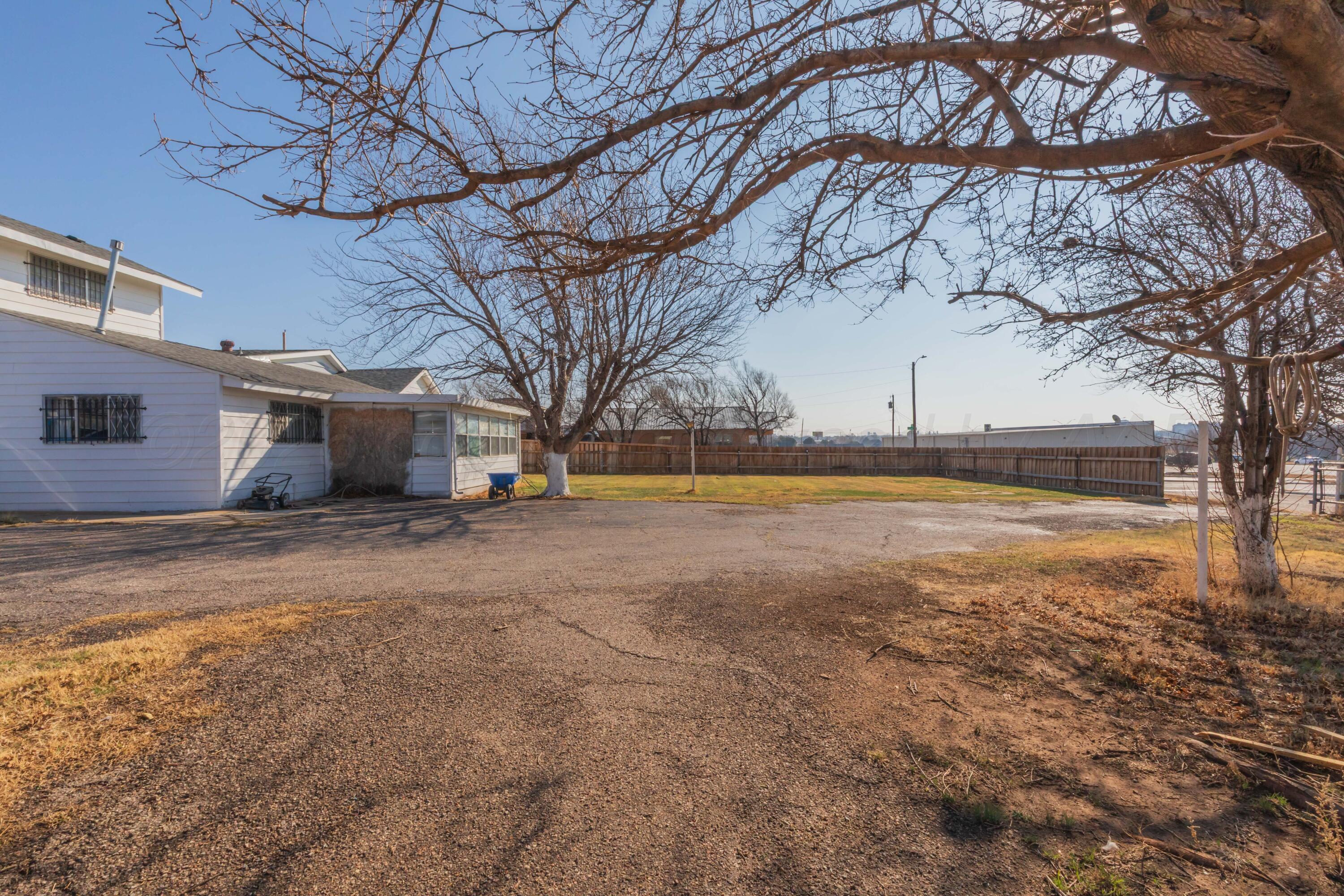 905 N Travis Street Property Photo 42