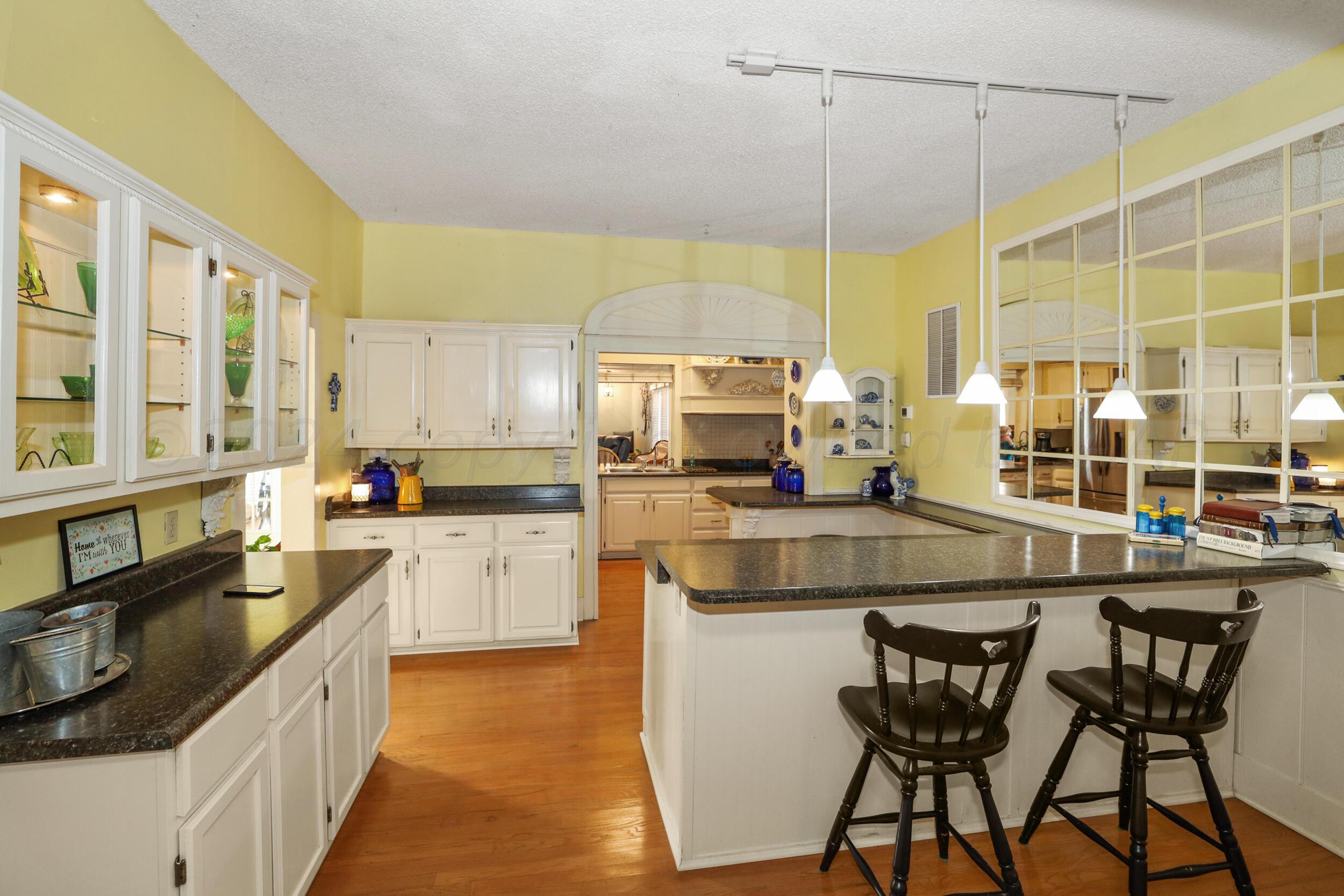1000 5th Avenue Property Photo 9