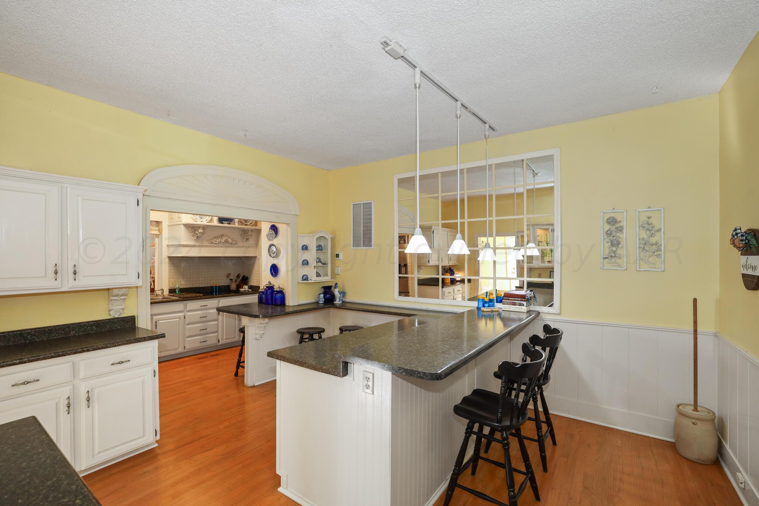 1000 5th Avenue Property Photo 10