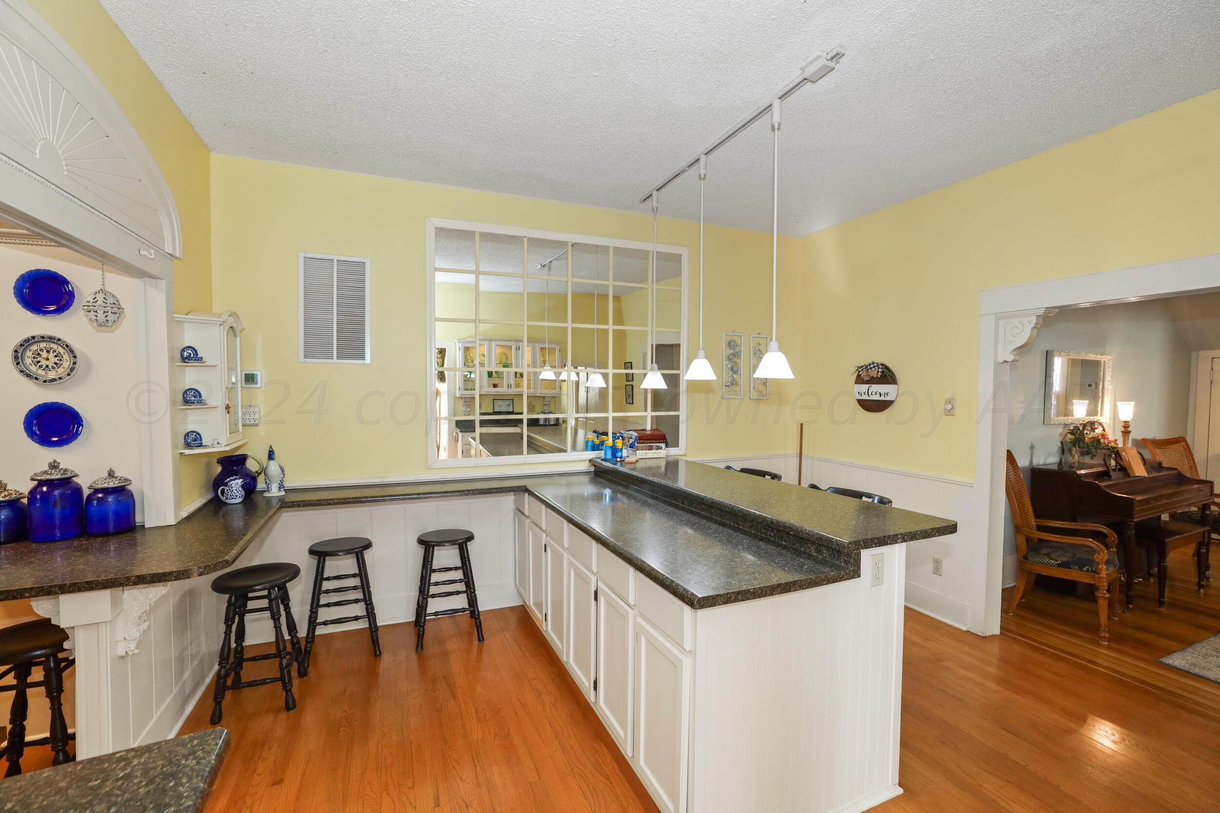 1000 5th Avenue Property Photo 18