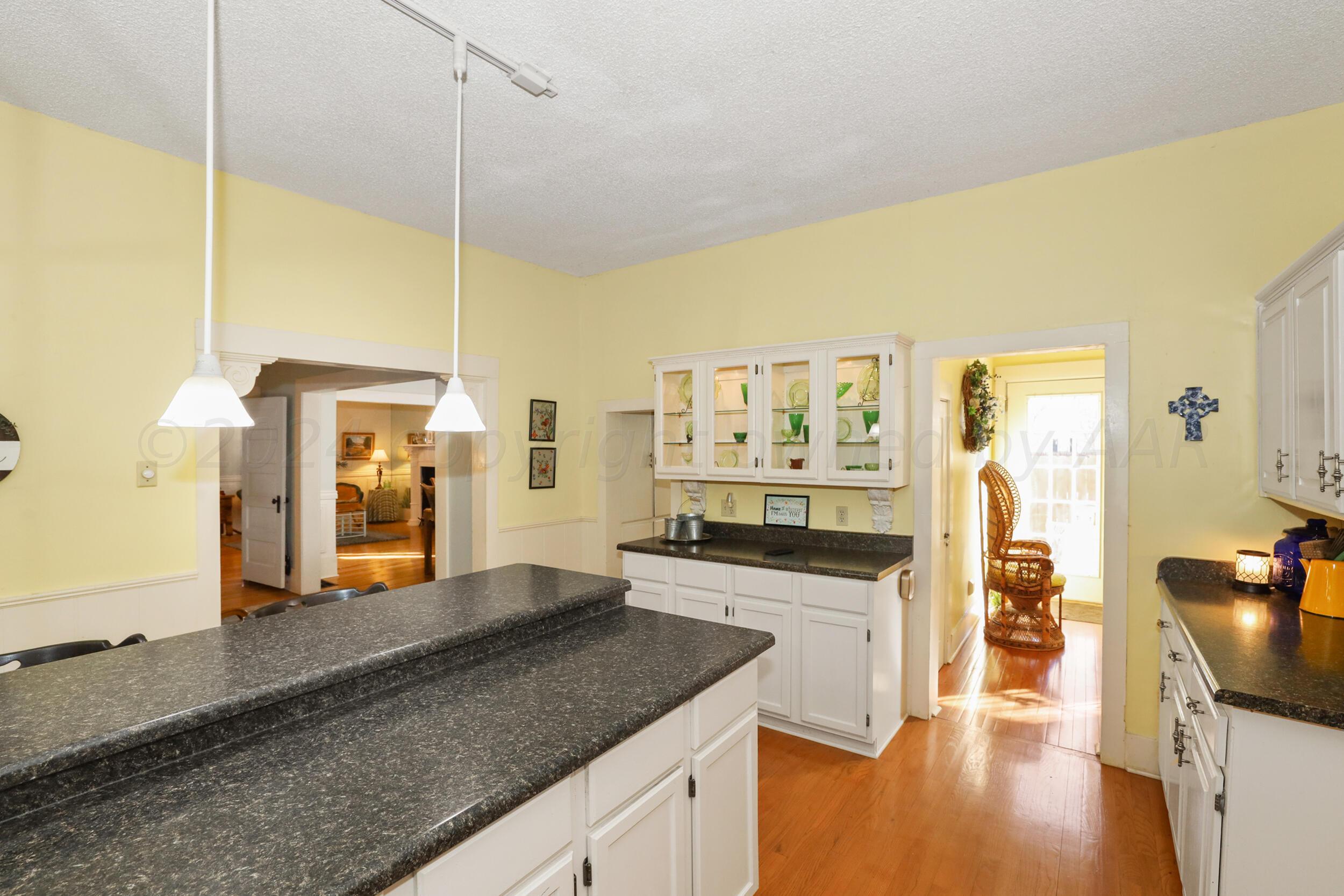 1000 5th Avenue Property Photo 21