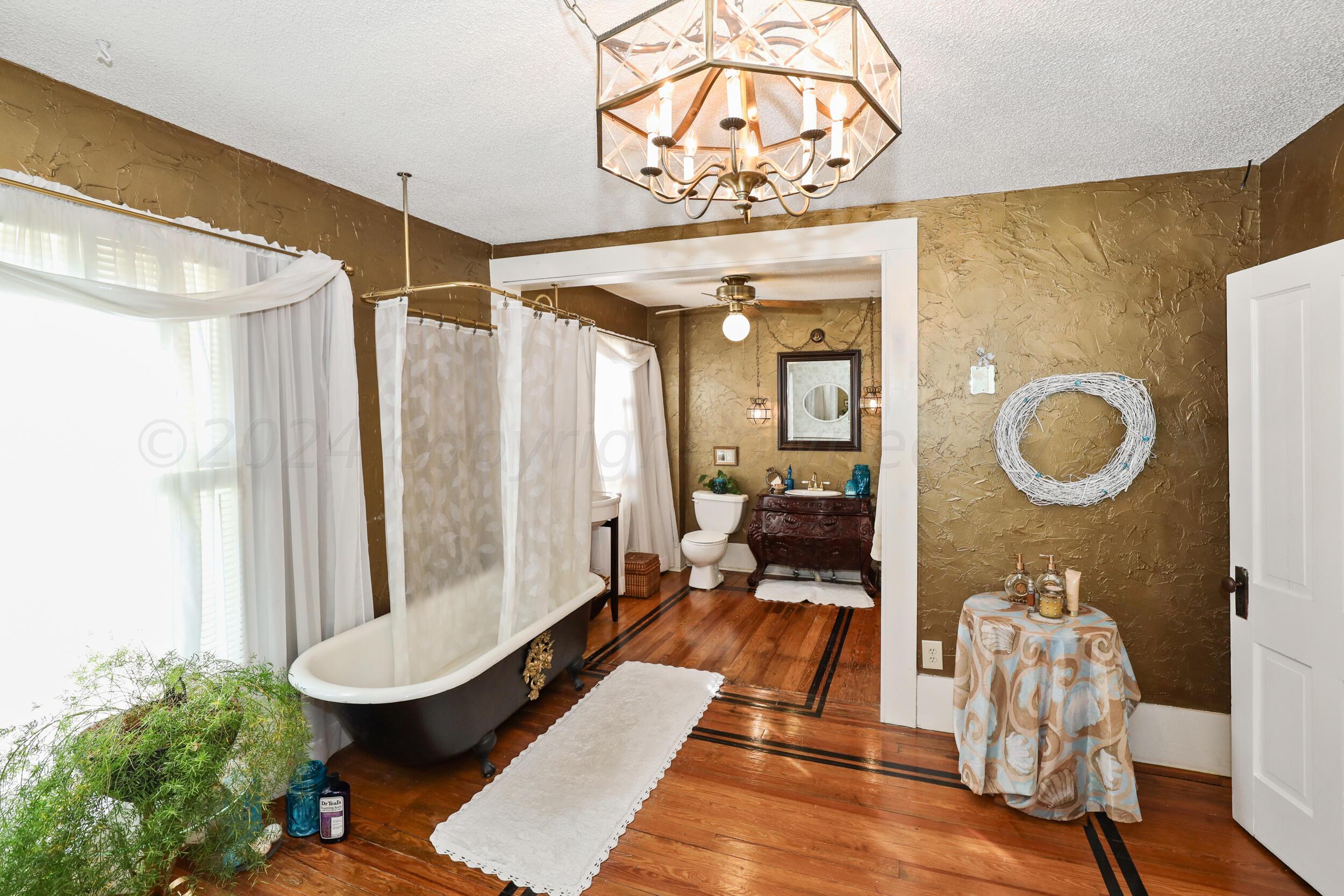 1000 5th Avenue Property Photo 23