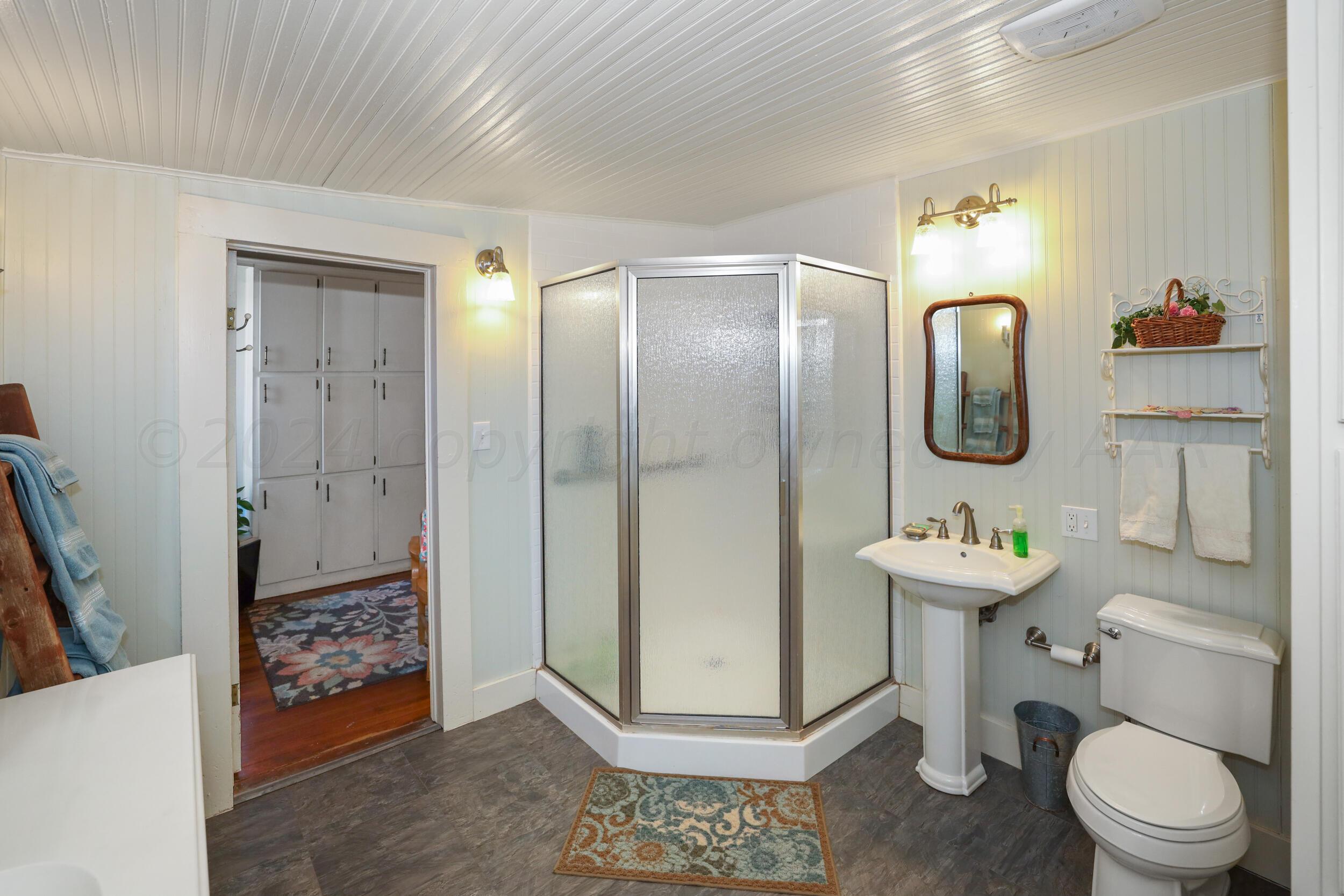 1000 5th Avenue Property Photo 32