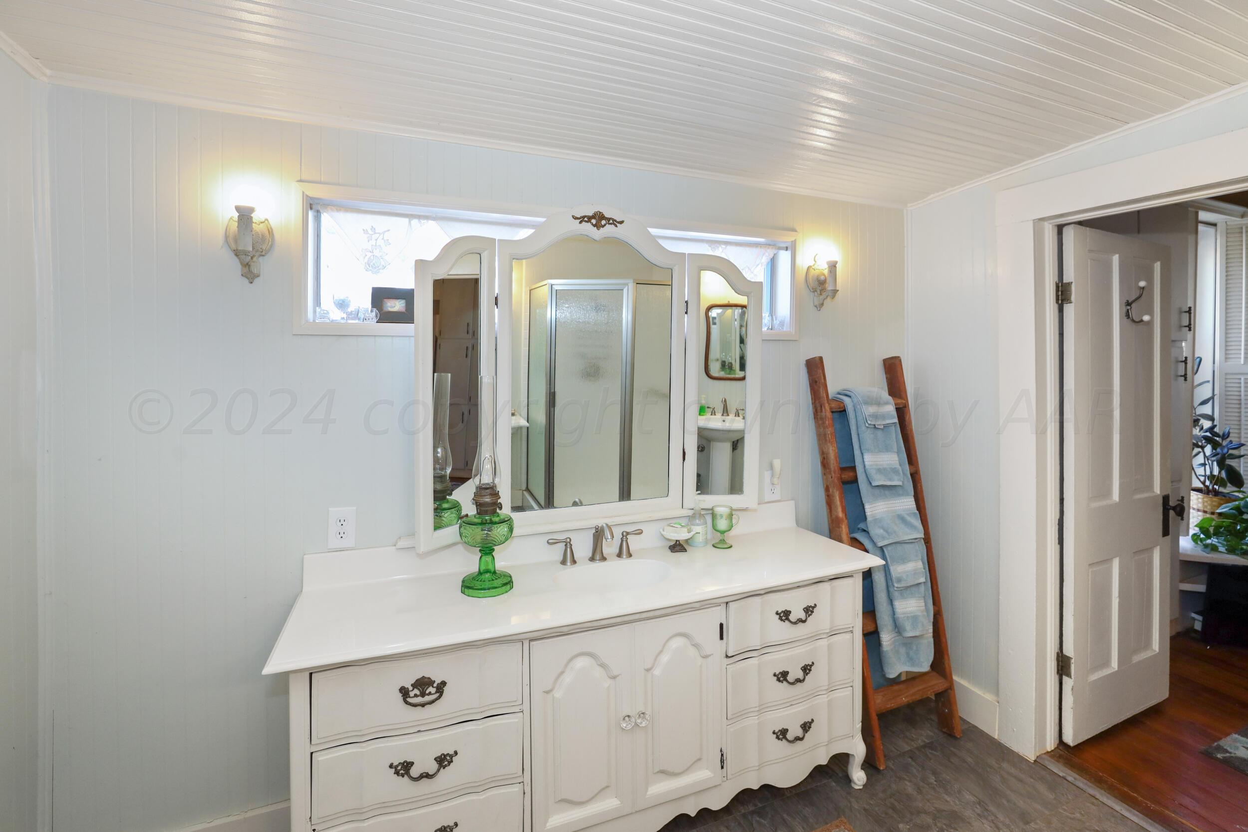 1000 5th Avenue Property Photo 33