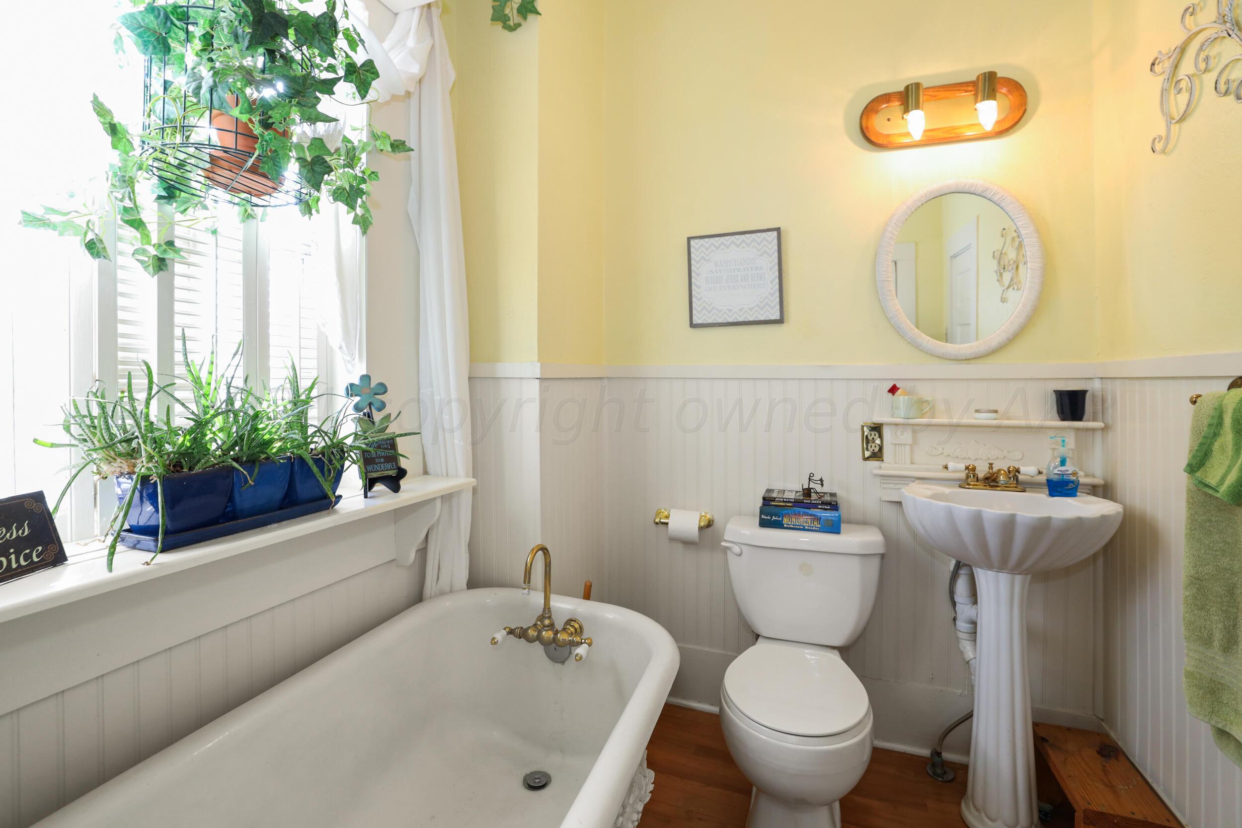 1000 5th Avenue Property Photo 34
