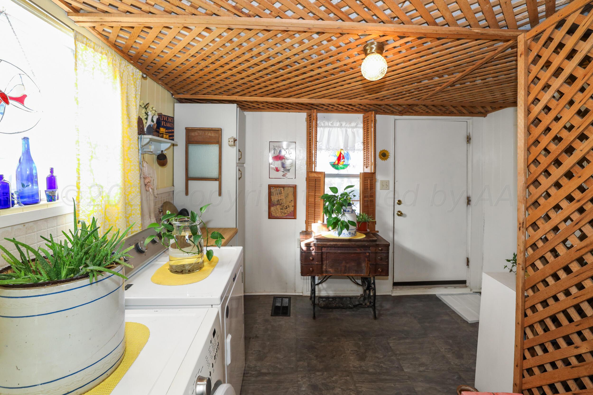 1000 5th Avenue Property Photo 35