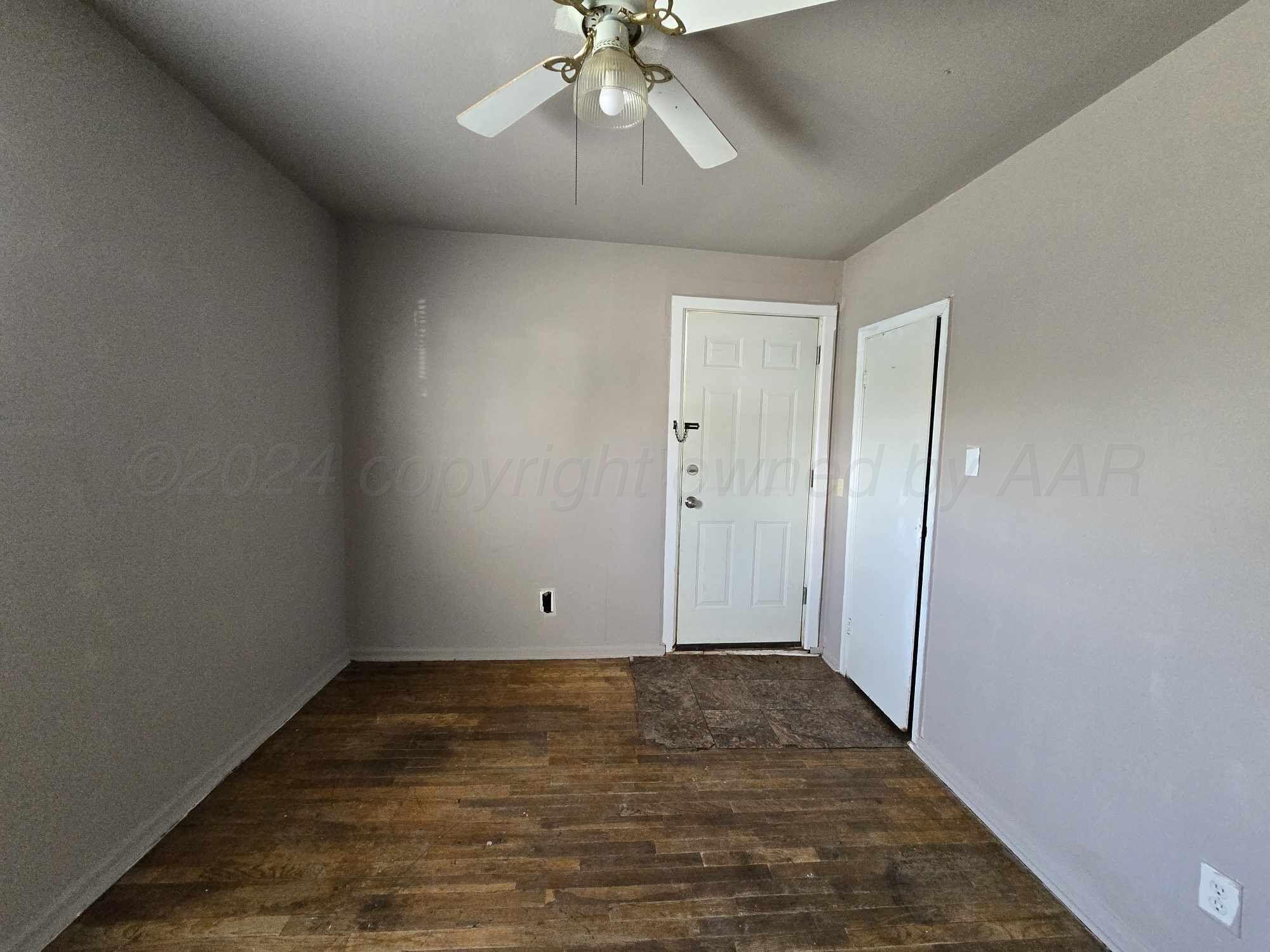 402 S Rusk Street Property Photo 4