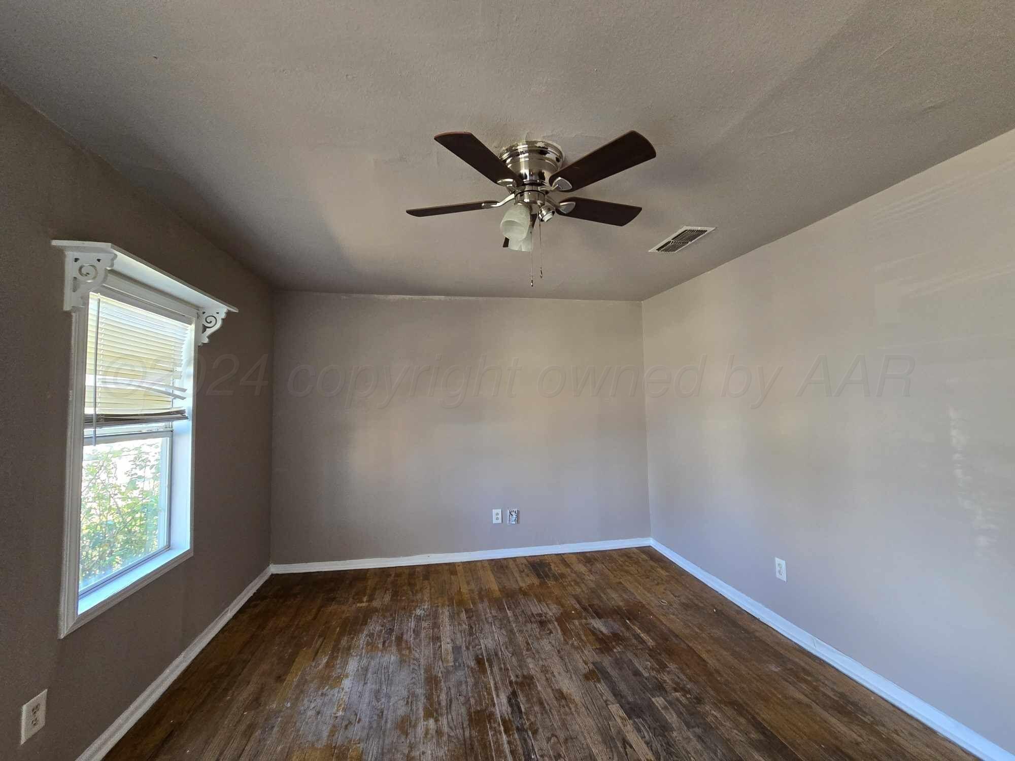 402 S Rusk Street Property Photo 6