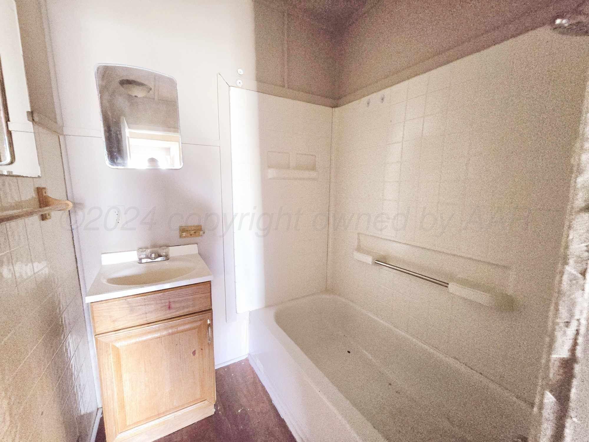 402 S Rusk Street Property Photo 8