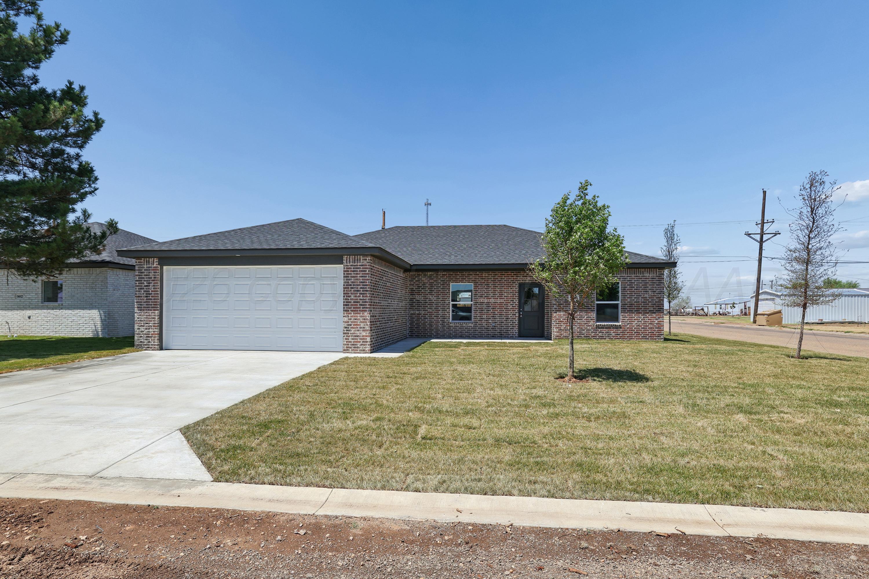 900 W Maple Avenue Property Photo 1