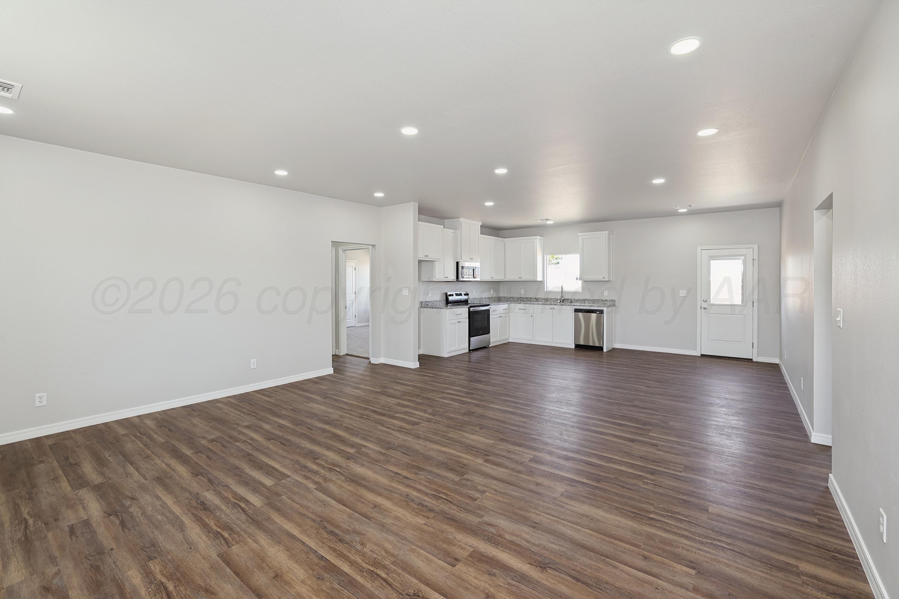 900 W Maple Avenue Property Photo 5