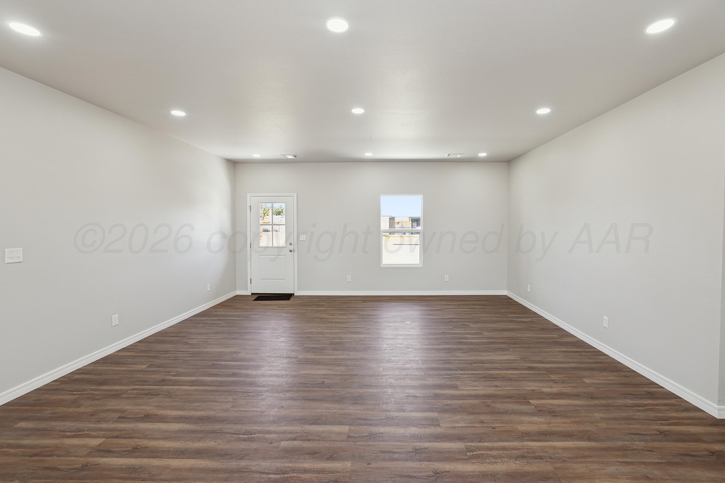 900 W Maple Avenue Property Photo 6